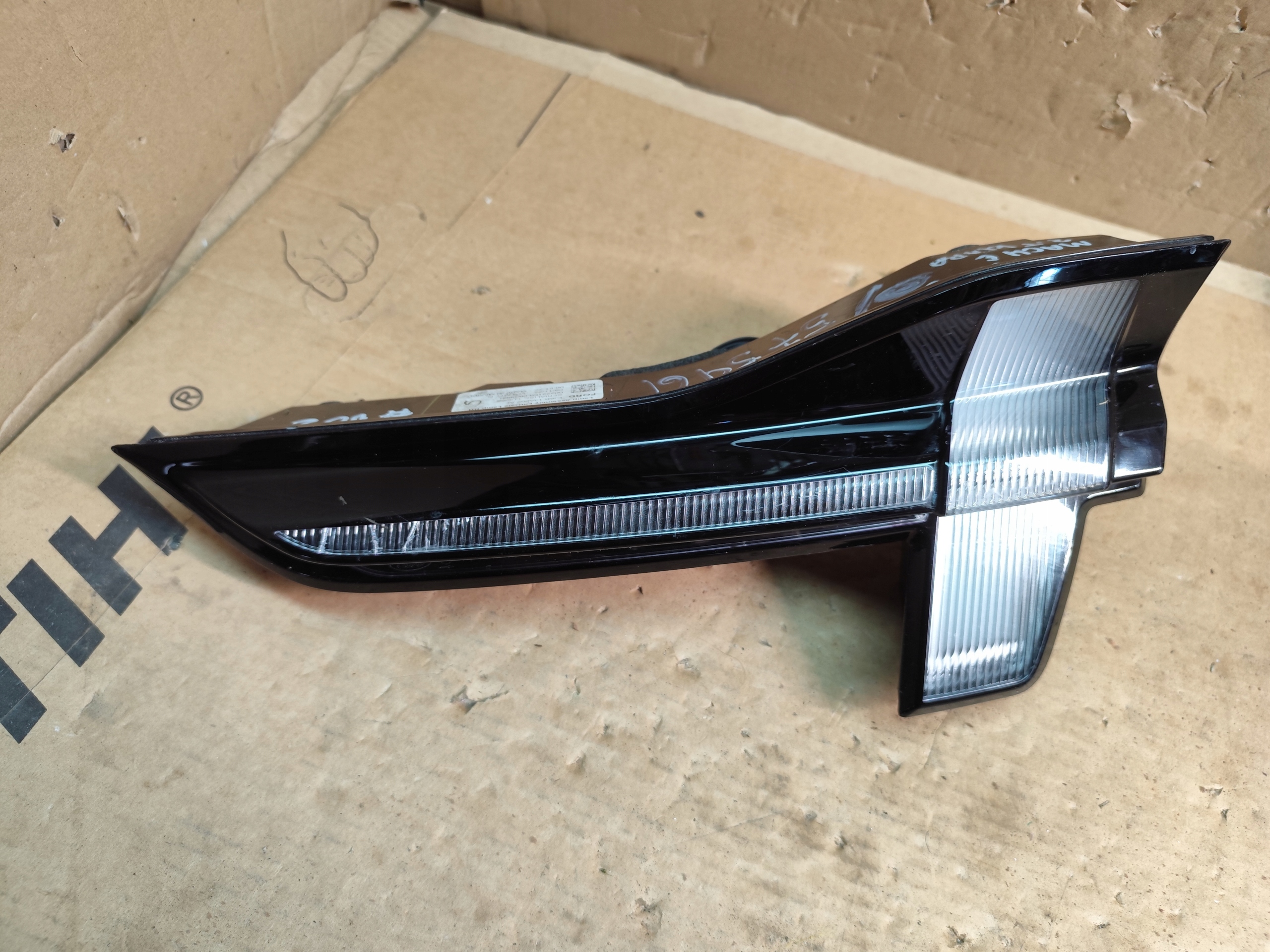 Ford Mustang Mach-E Mk1 Rückleuchte LJ8B13A602AEL Rearlamp - Thumbnail 1