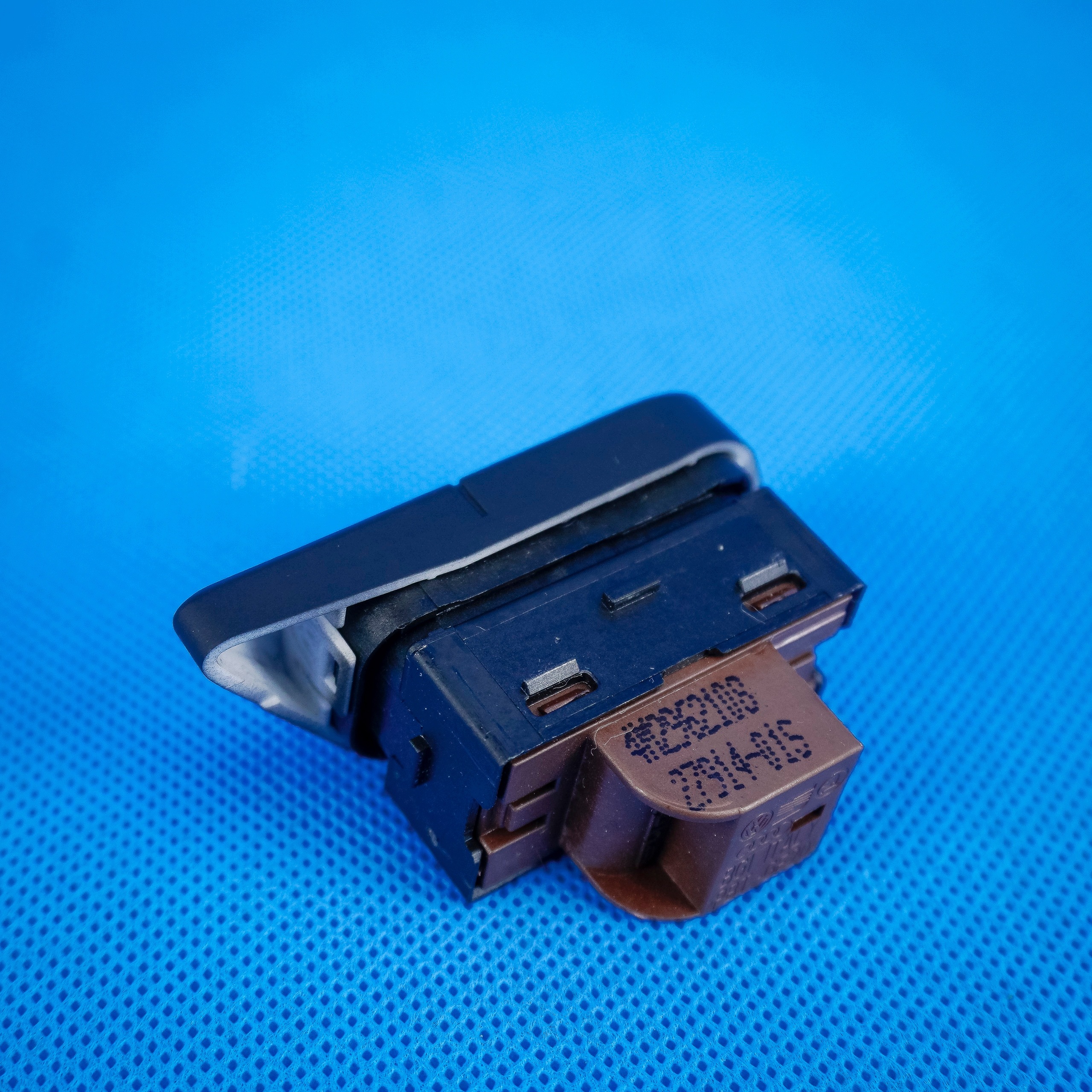 switch of a lock central front right Audi Q7 4M Q8 4M8 4M2962108