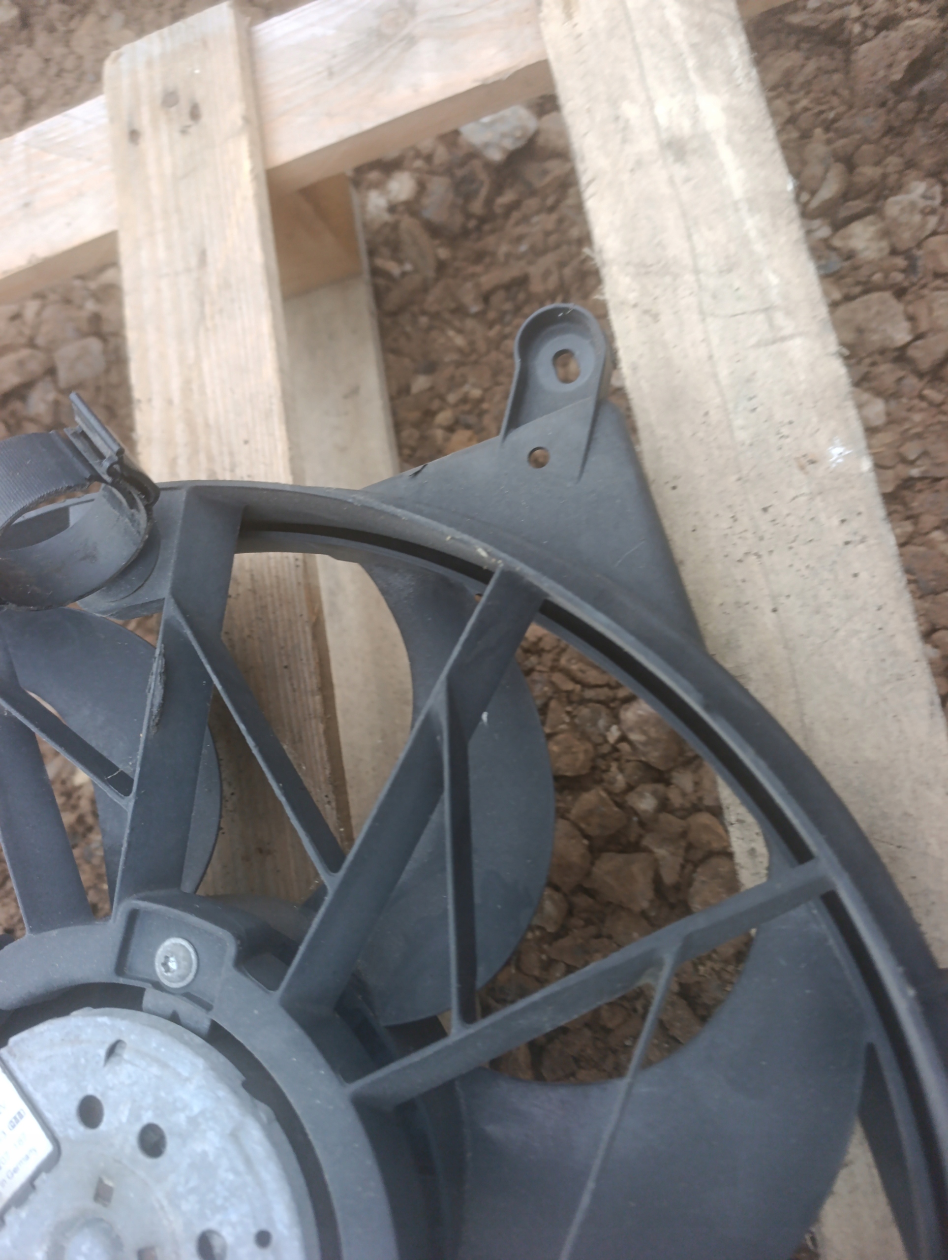 ventilátor chladiče OPEL ASTRA III H 13207167