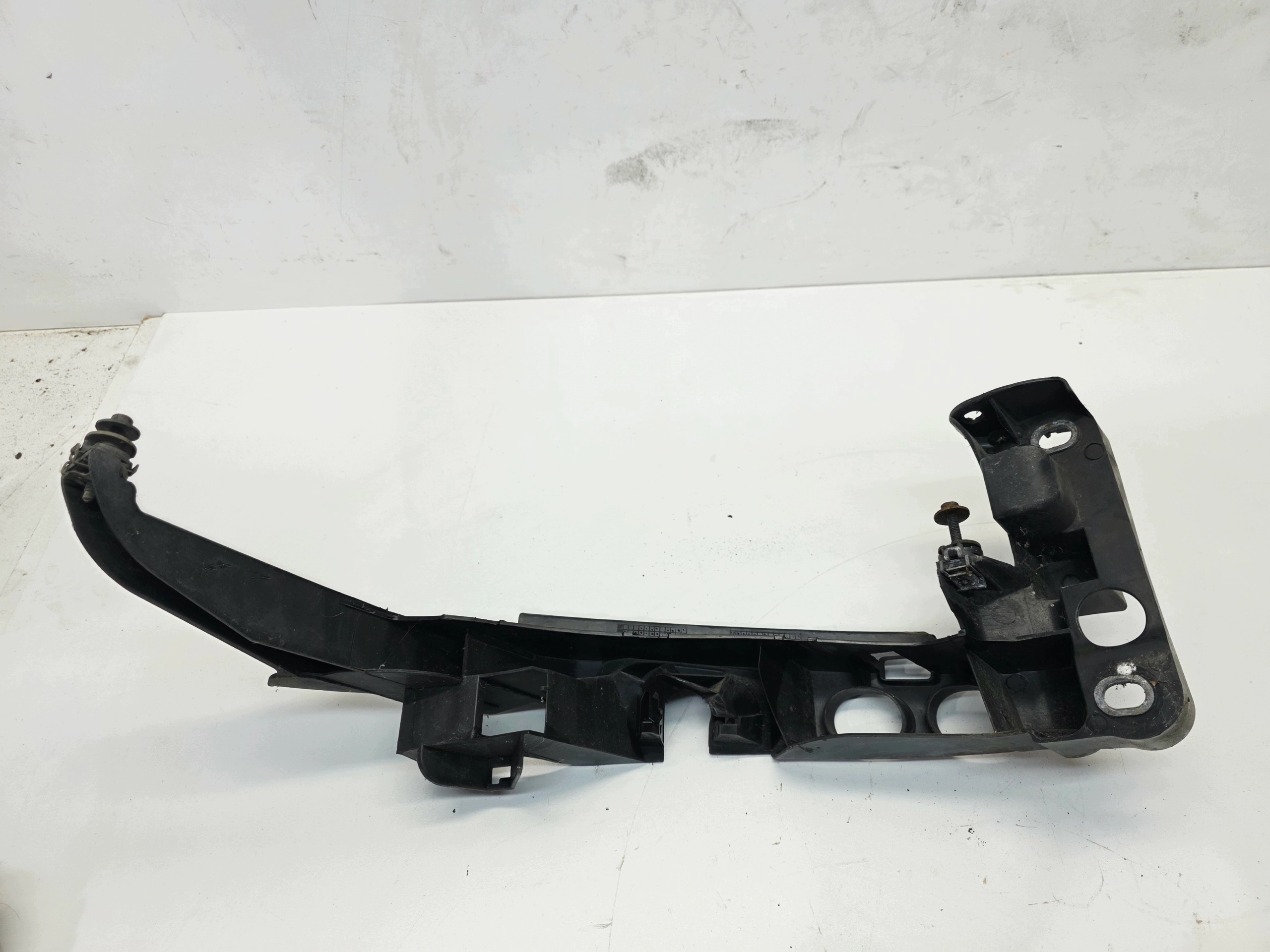 support holder REFLEKTORA left AUDI A3 8P LIFT 8P0805607 3/26