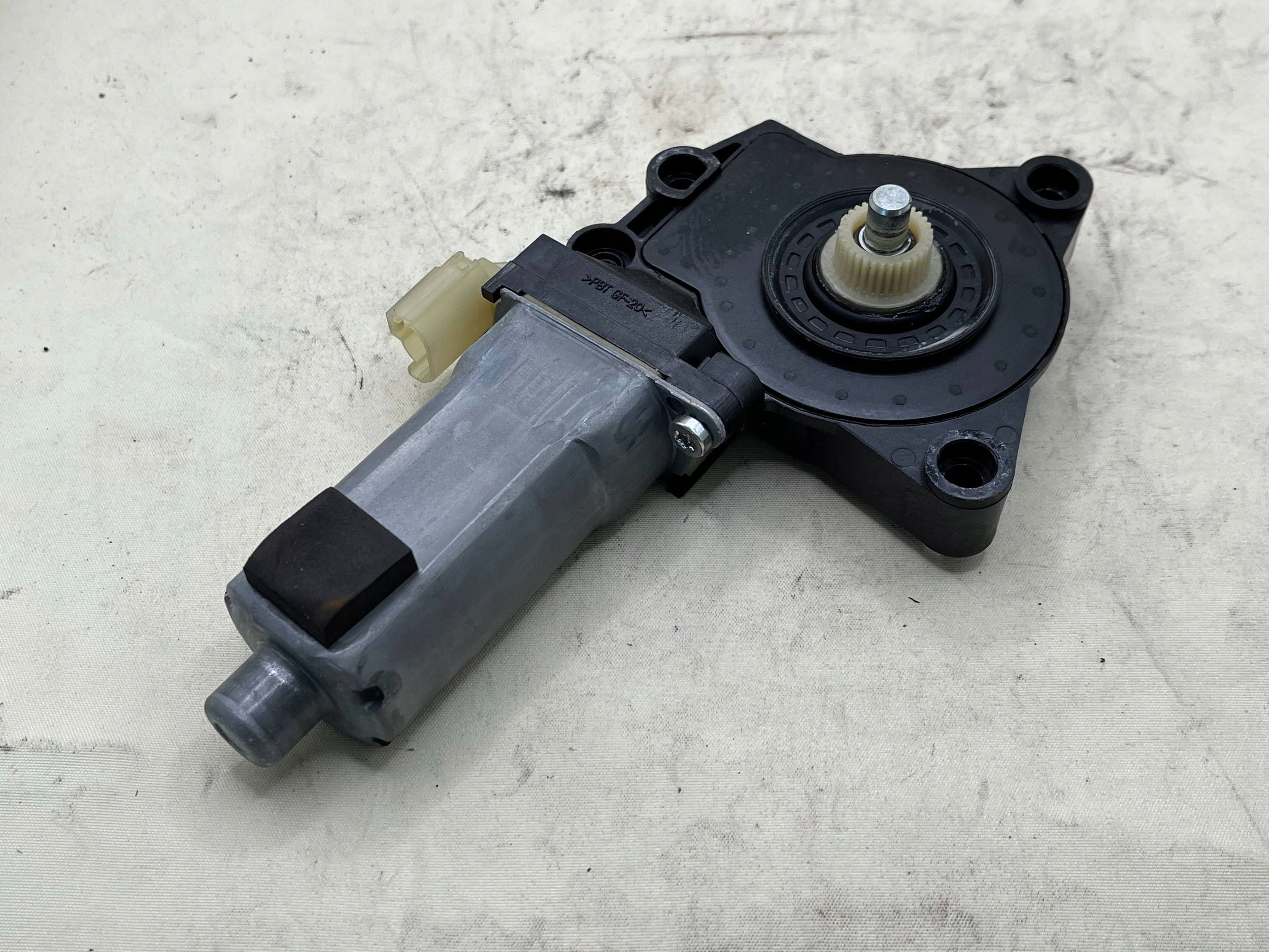 824501D000 mini motor window regulator left front KIA CARENS 82450-1D000 !J
