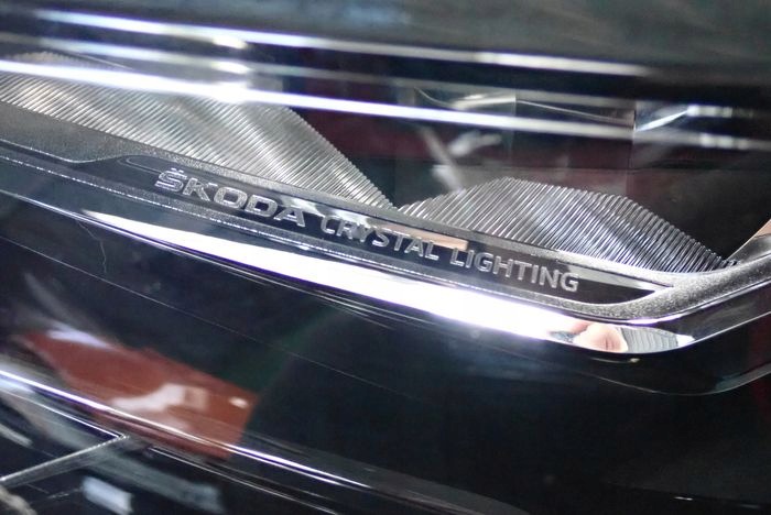 SKODA KODIAQ FULL LED CRYSTAL LIGHTING LIFT 21- reflektor left light left