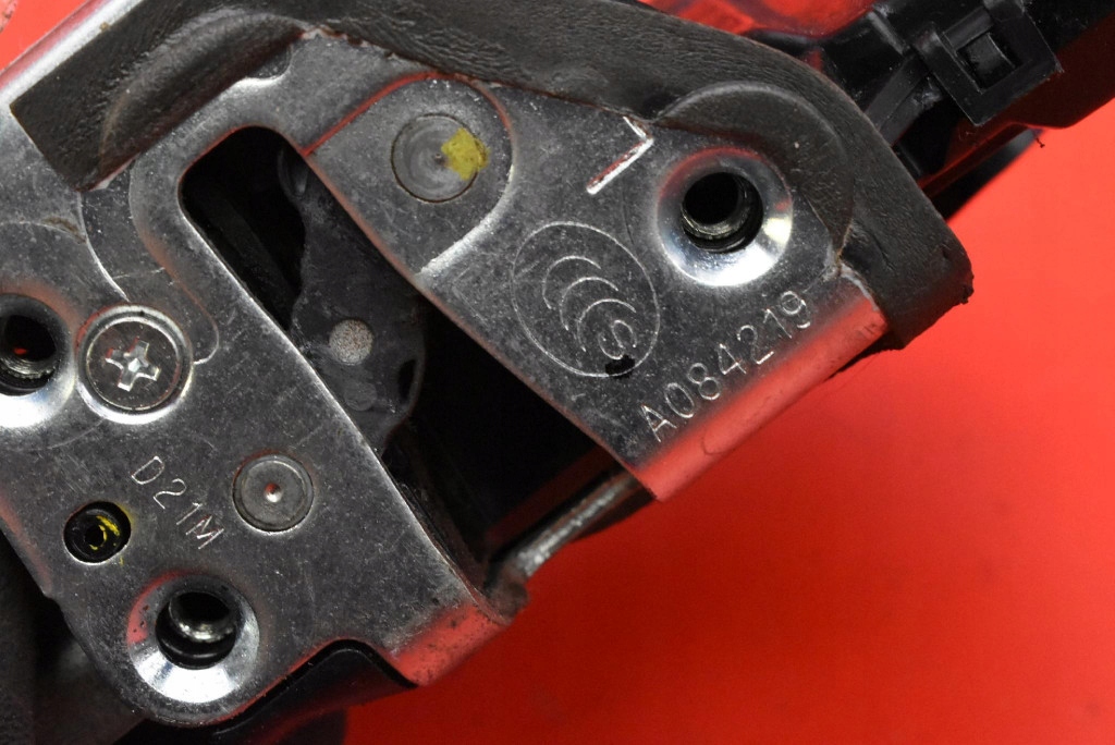 lock door left front front EU TOYOTA VERSO LIFT 12-15