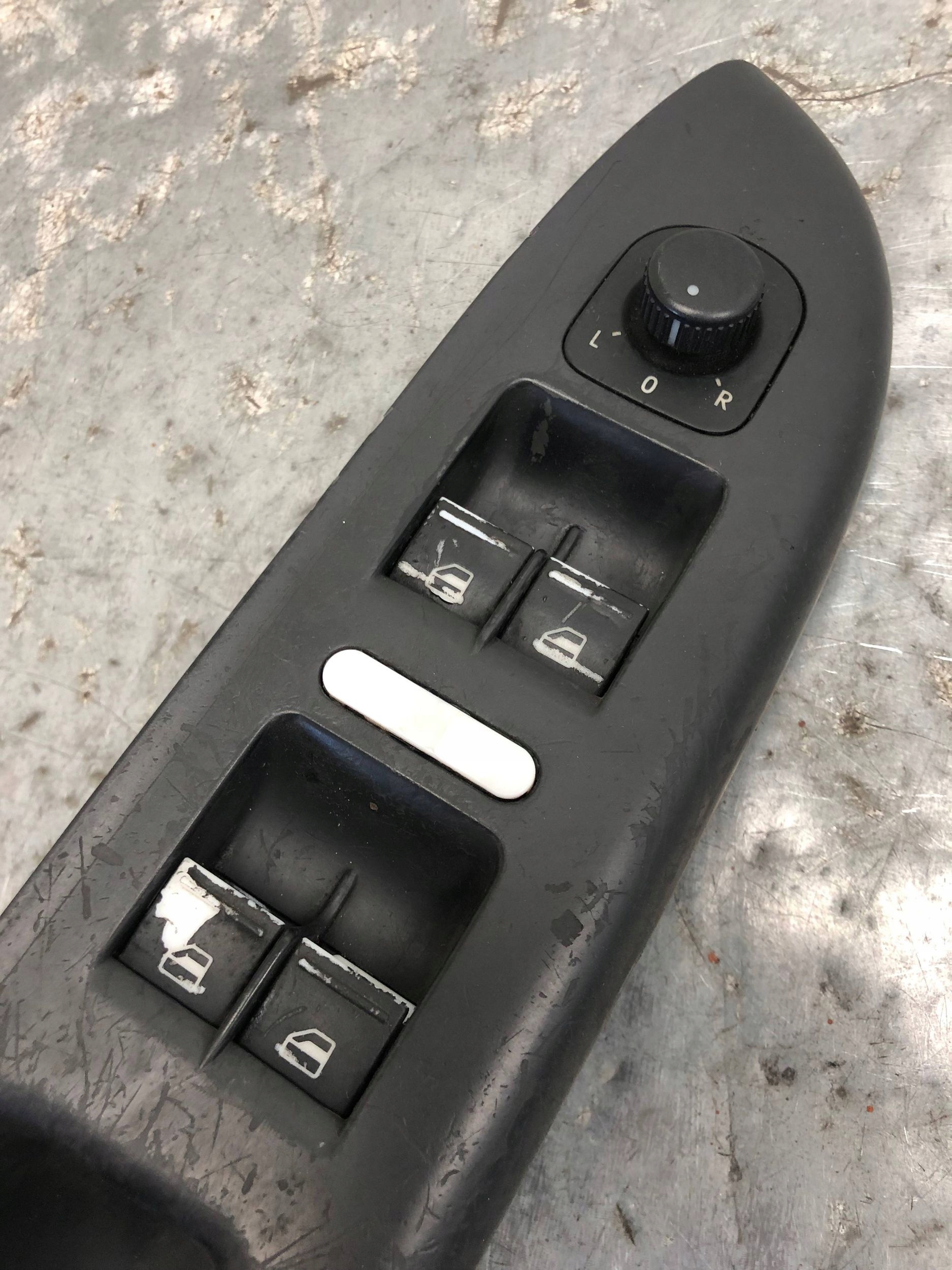 window control switch left front VW GOLF V plus 5M1867371B