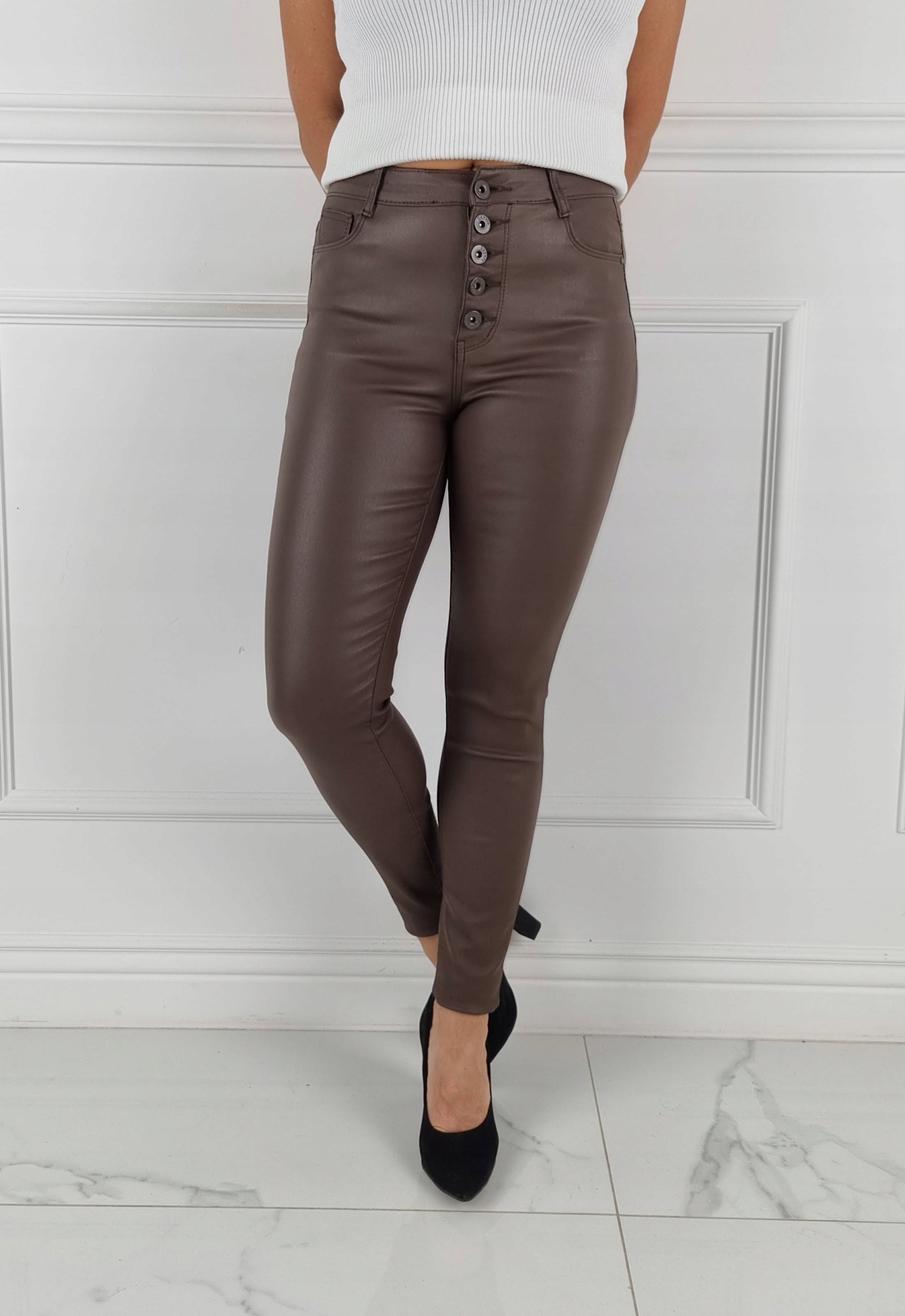 DAMSKIE SPODNIE WOSKOWANE SKÓRA MODELUJĄCE GUZIKI Rozmiar L