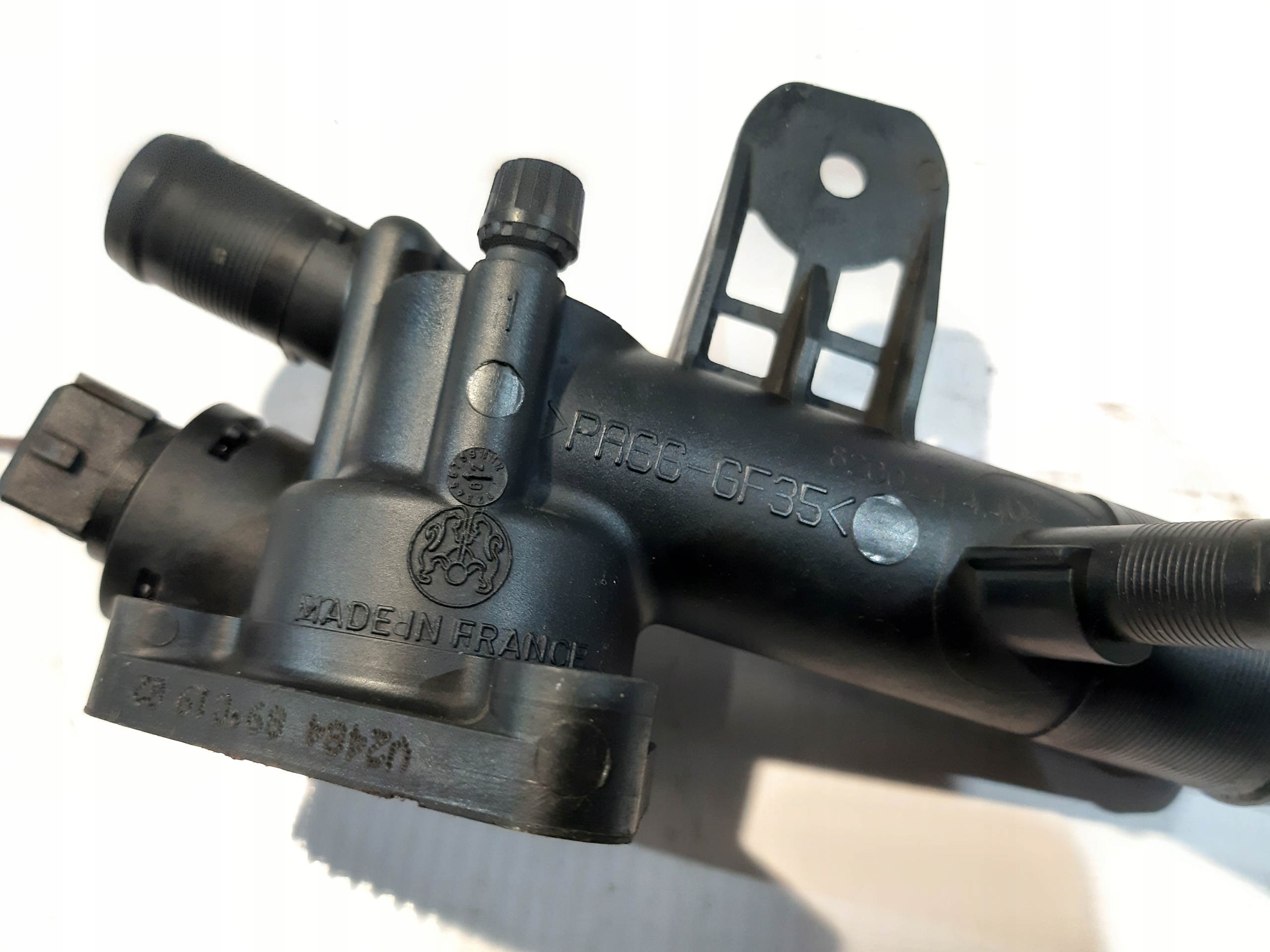 OBUDOWA TERMOSTATU 1.5 DCI CLIO 2 MEGANE 2 SCENIC Numery katalogowe zamienników 8200244402