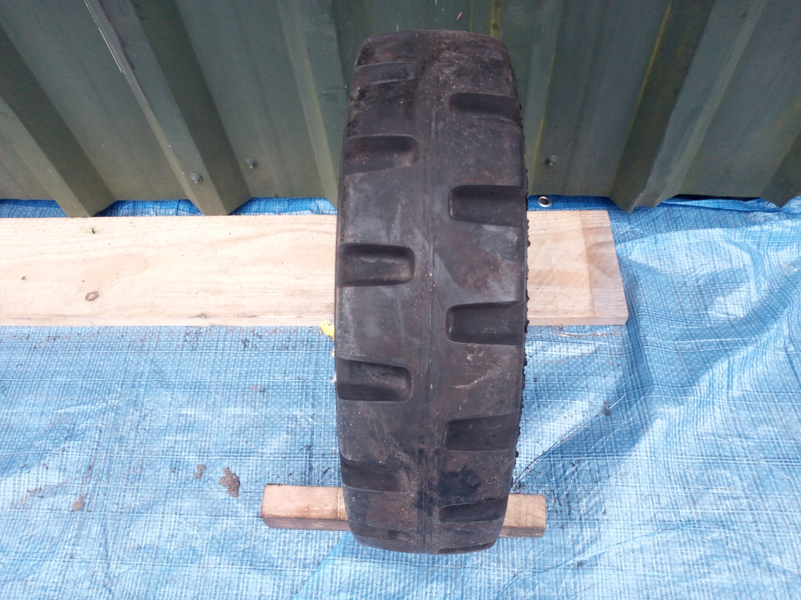 ПРОМИСЛОВА ШИНА 5.00 5,00-R 8 SPEZIAL ПОВНА