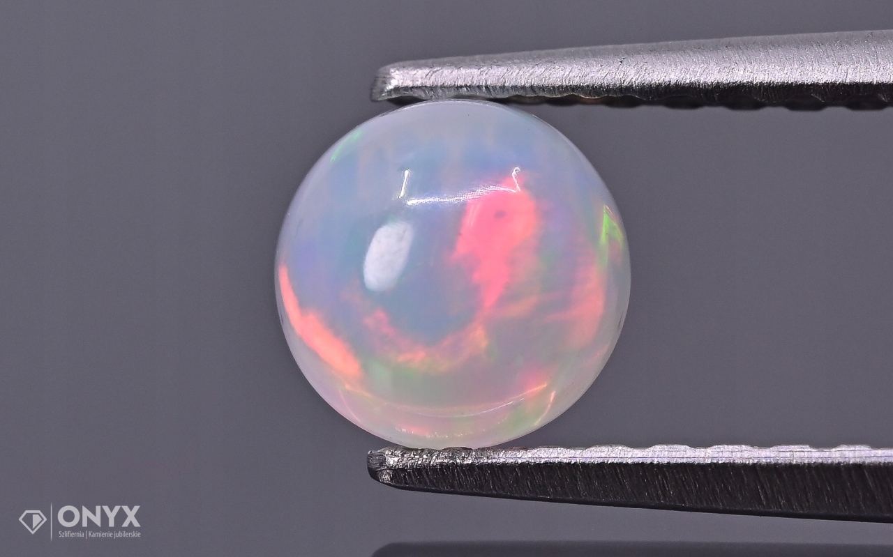 Opál z Etiopie kabošon kulatý fi 5 mm