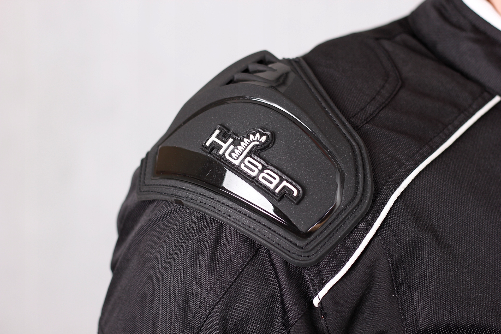 KURTKA MOTOCYKLOWA Z GARBEM HUSAR RAPID GP white Długość rękawa 63-63 cm