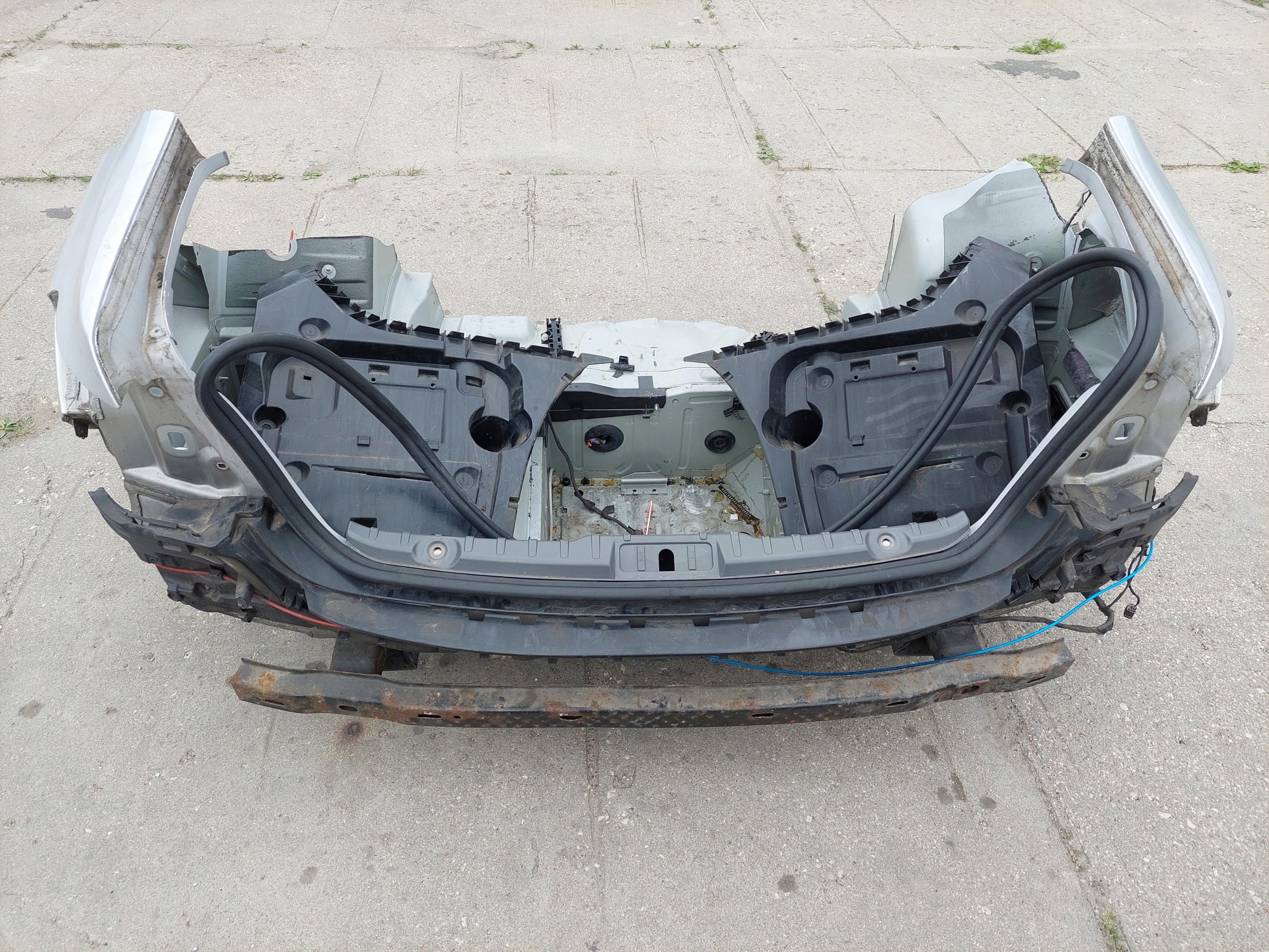 PAS TYL TYLNY BELKA ZDERZAKA SLIZGI BMW 7 F01 F02 3.0 D