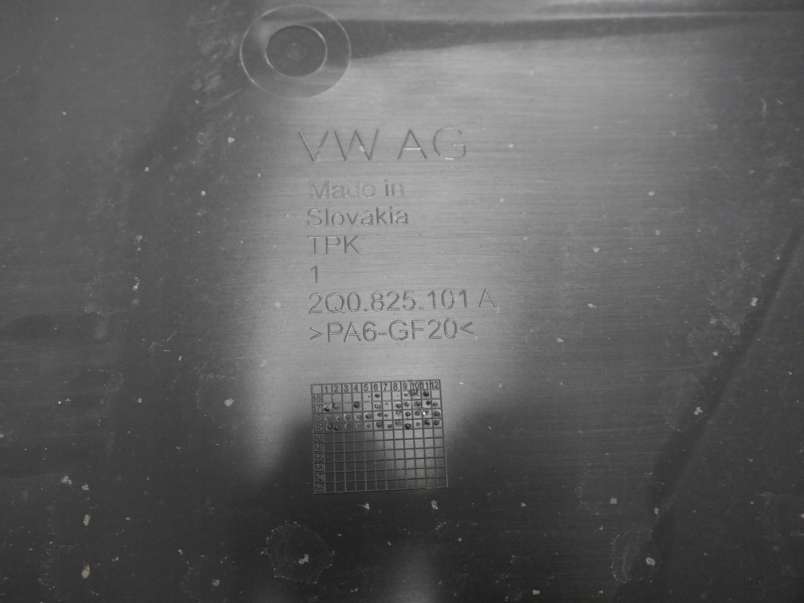 AUDI A1 82A OSŁONA PODWOZIA 2Q0825101A Producent części Audi OE