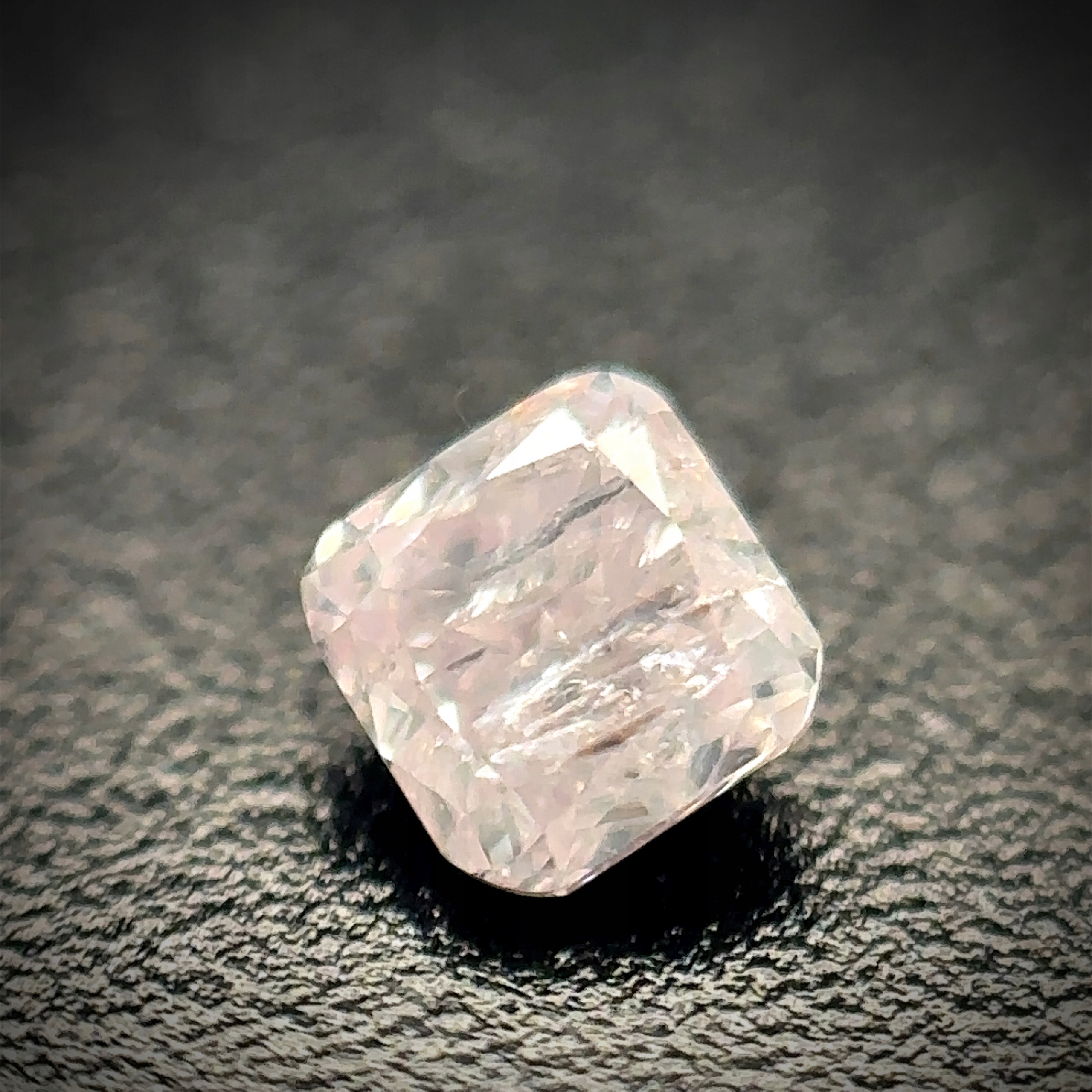 Přírodní Diamant 0.10ct Růžový Cushion I2 Certifikát Algt