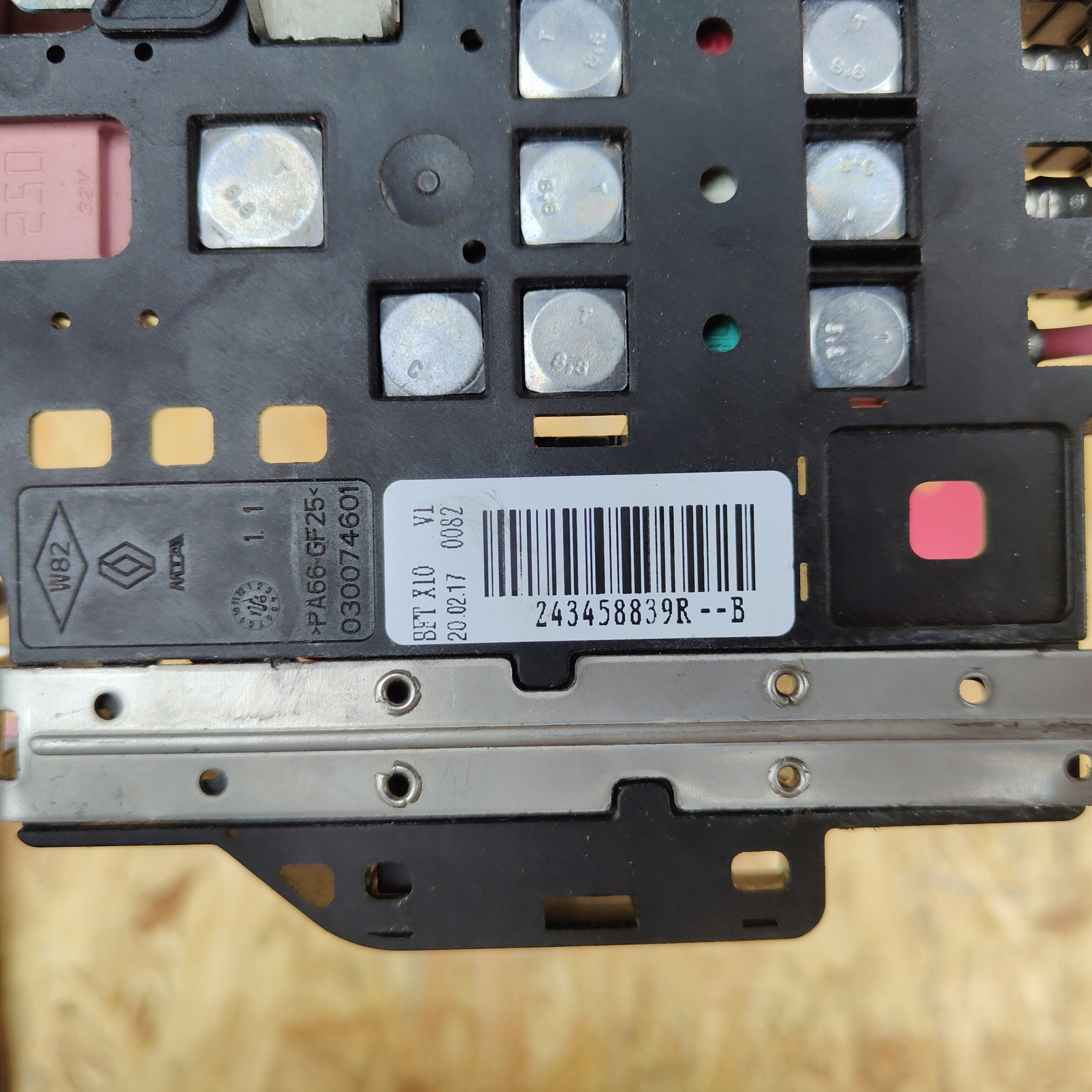 Module fusibles RENAULT 243458839R