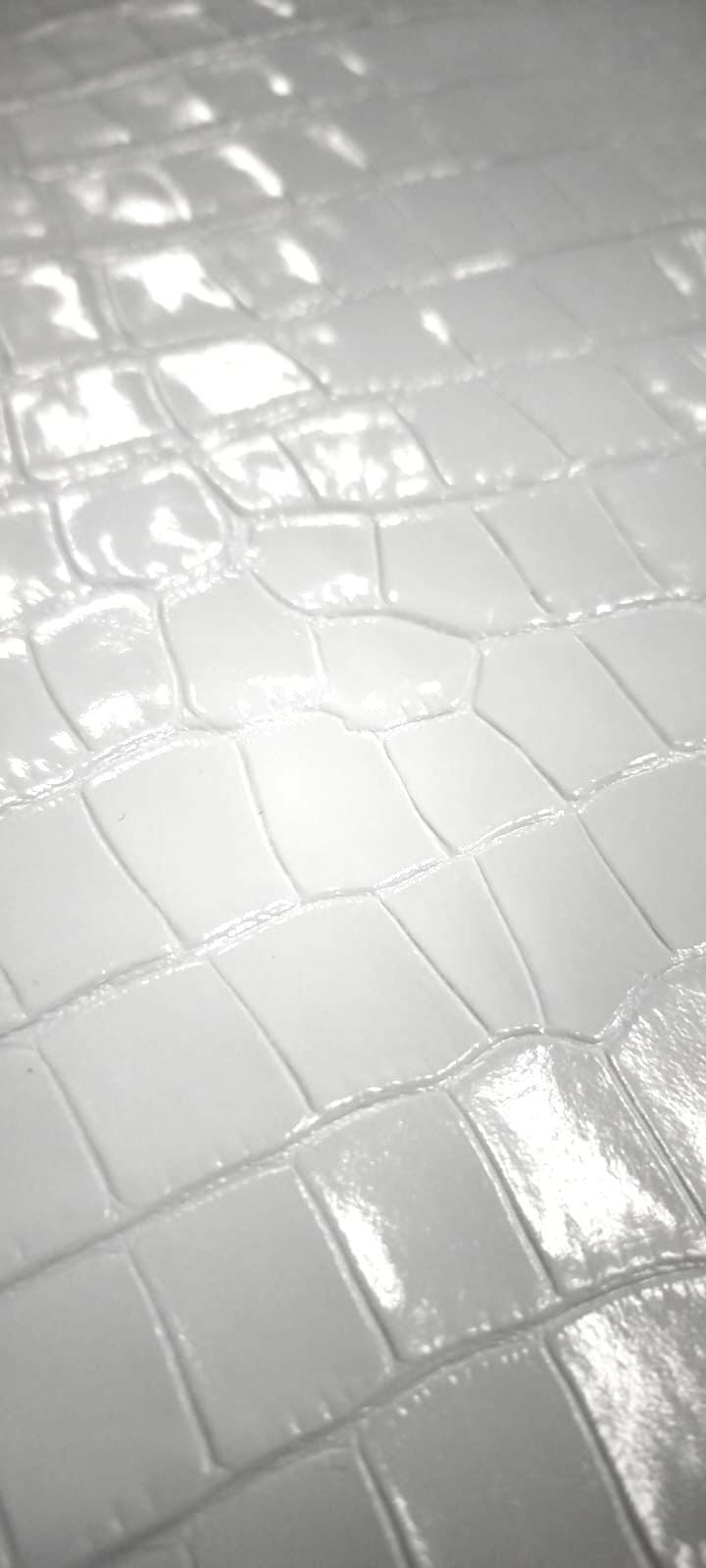 Bílé Přírodní Kůže S Geometrickou Ražbou gr 1mm Galanterie