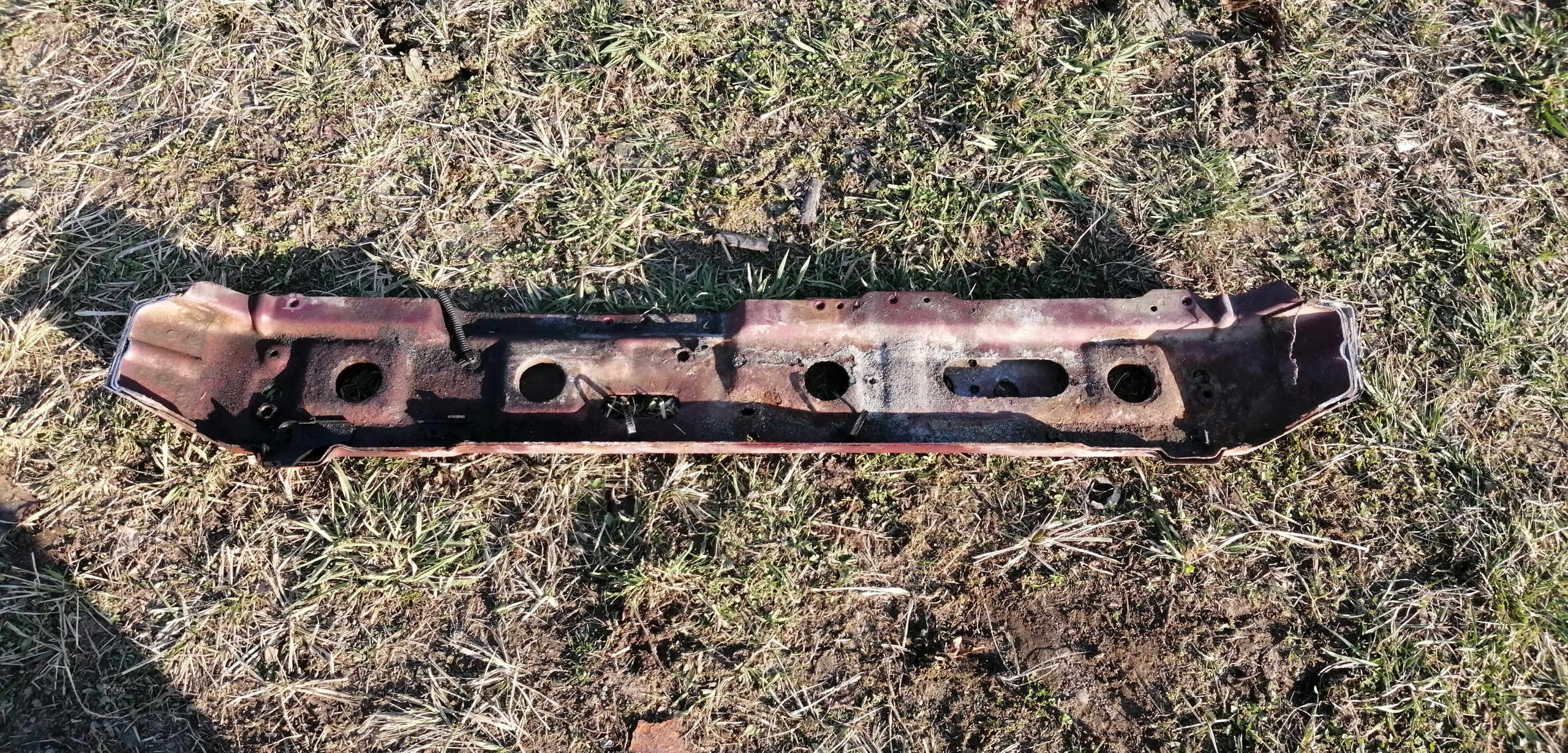 KIA CARNIVAL II 06-14 БАЛКА ПОД РАДИАТОРЫ