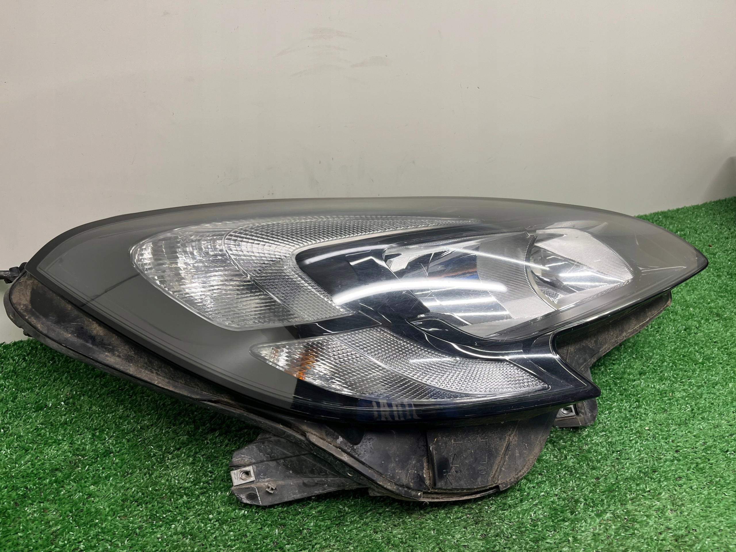 light right front OPEL CORSA E 13381336RH