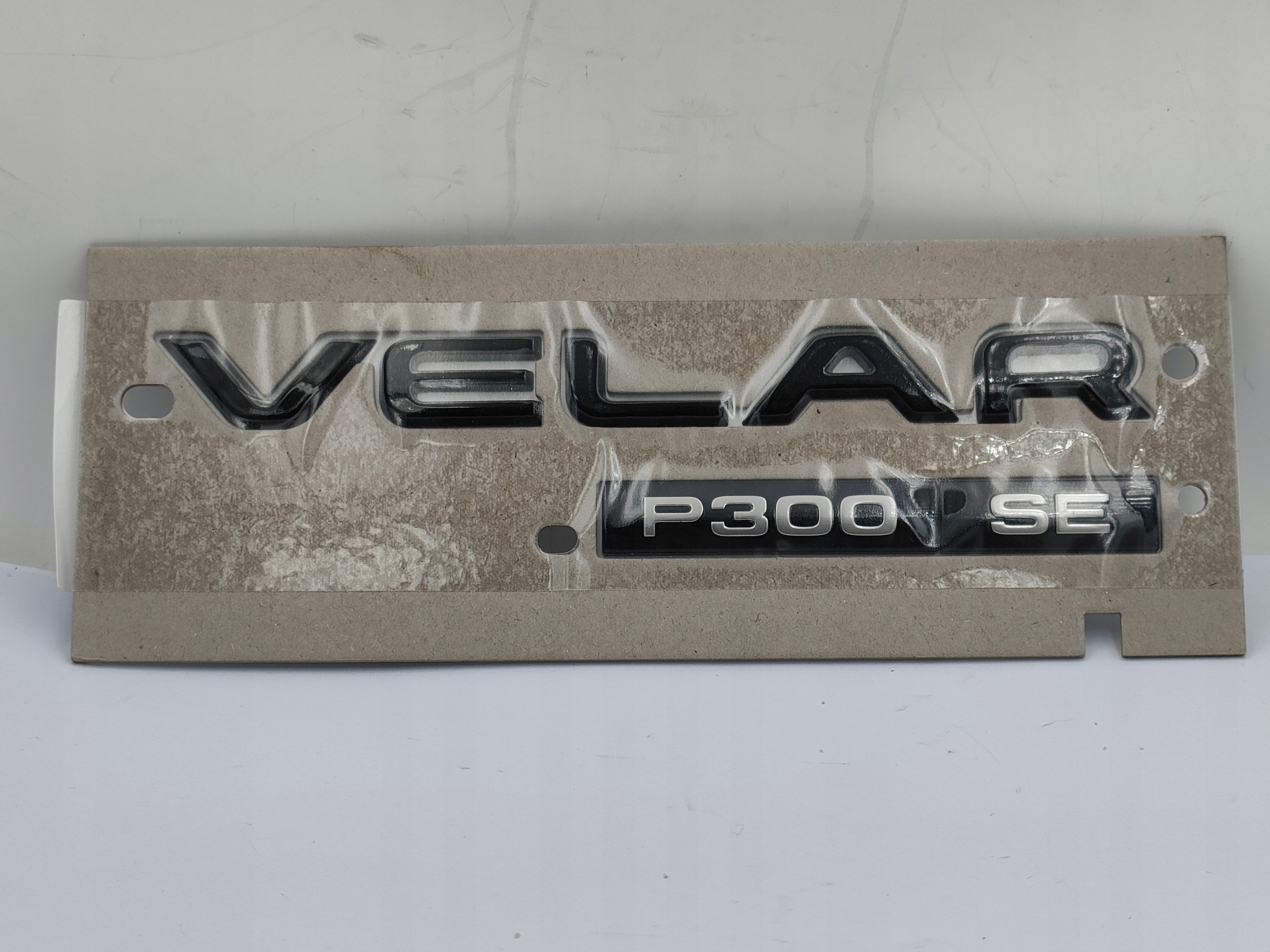 NAKLEJKA RANGE ROVER VELAR P300 SE J8A2-404D52-BRA