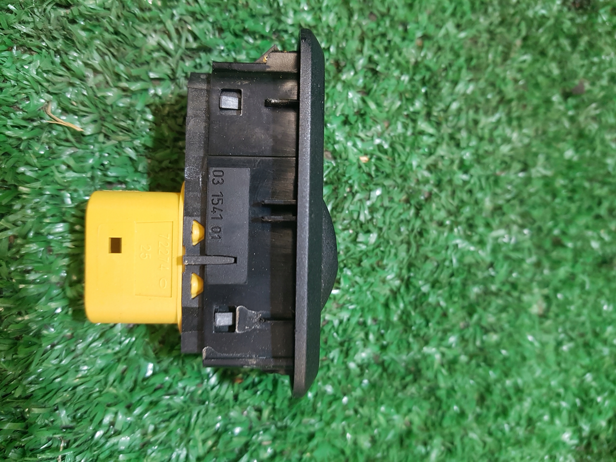 control panel windows of the passenger right front FORD FIESTA MK 7 8A6T-14529-AB