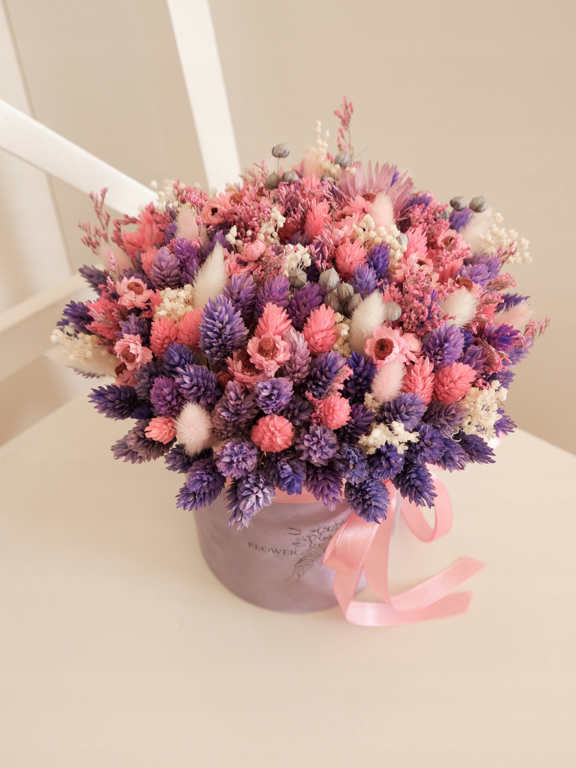 

FlowerBox z suszonych kwiatów o traw