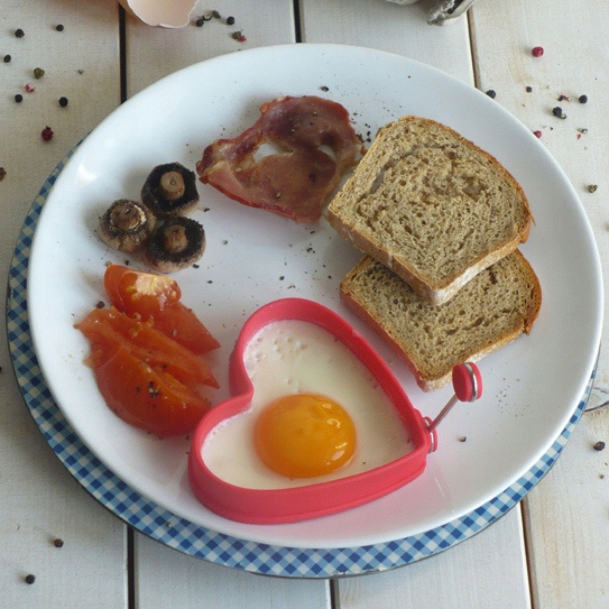 FORMA FOREMKA SILIKONOWA DO SMAŻENIA JAJEK SADZONYCH NALEŚNIKÓW CZERWONA Rodzaj serce