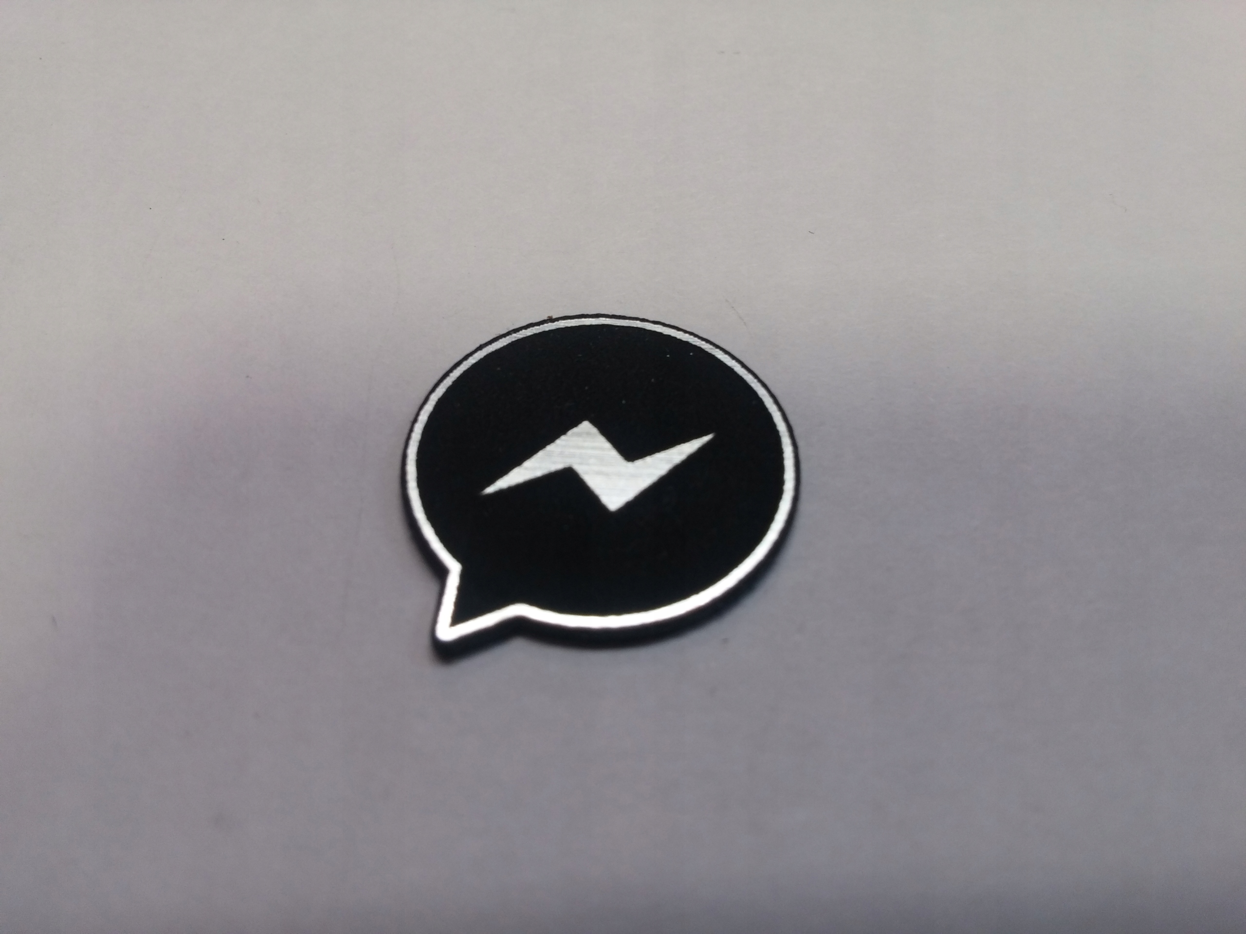 

Mesenger naklejka emblemat 18 x 18 mm *srebrna