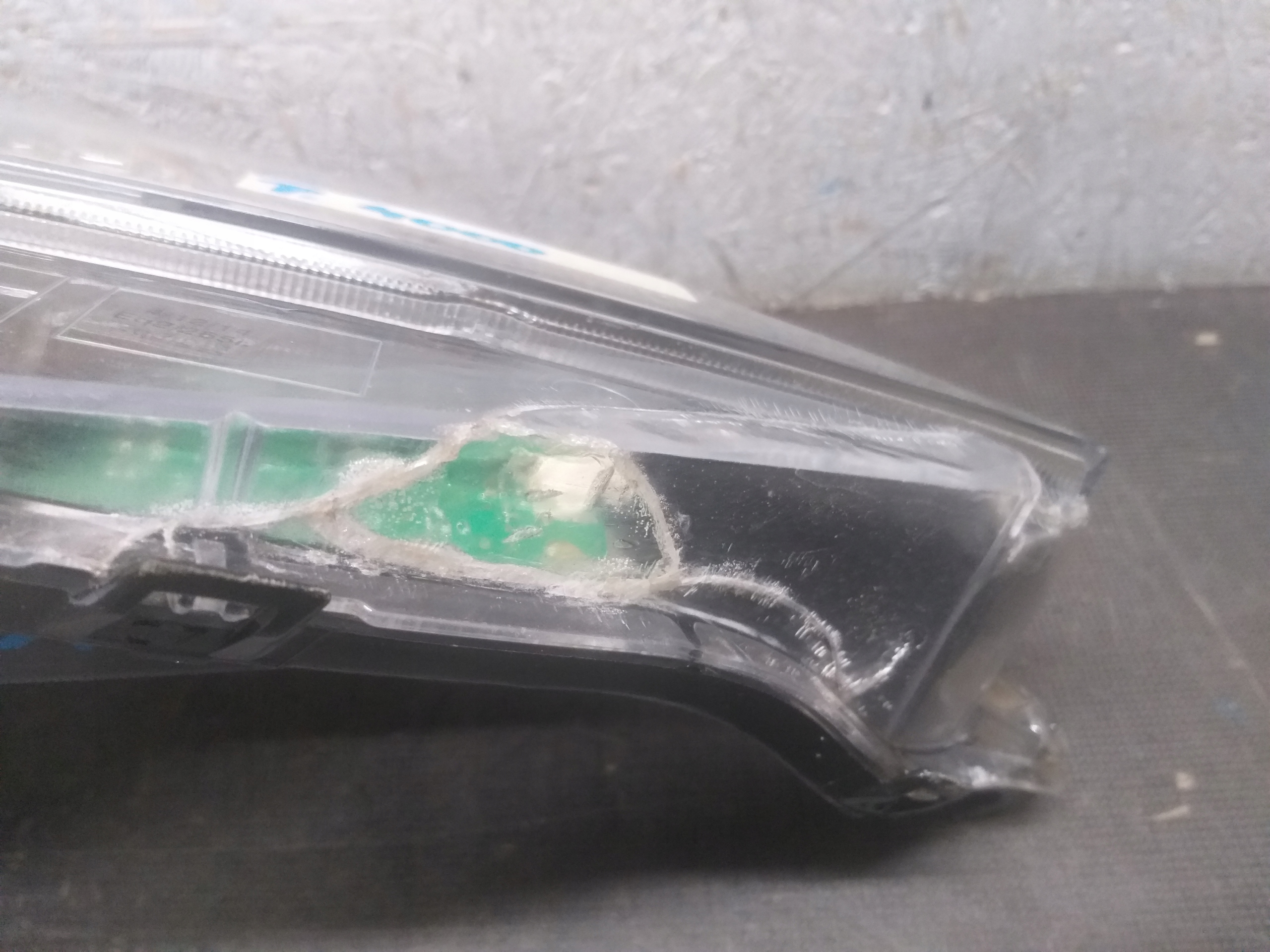 light front right TOYOTA AURIS II 2 12-15 lens 81110-02E21