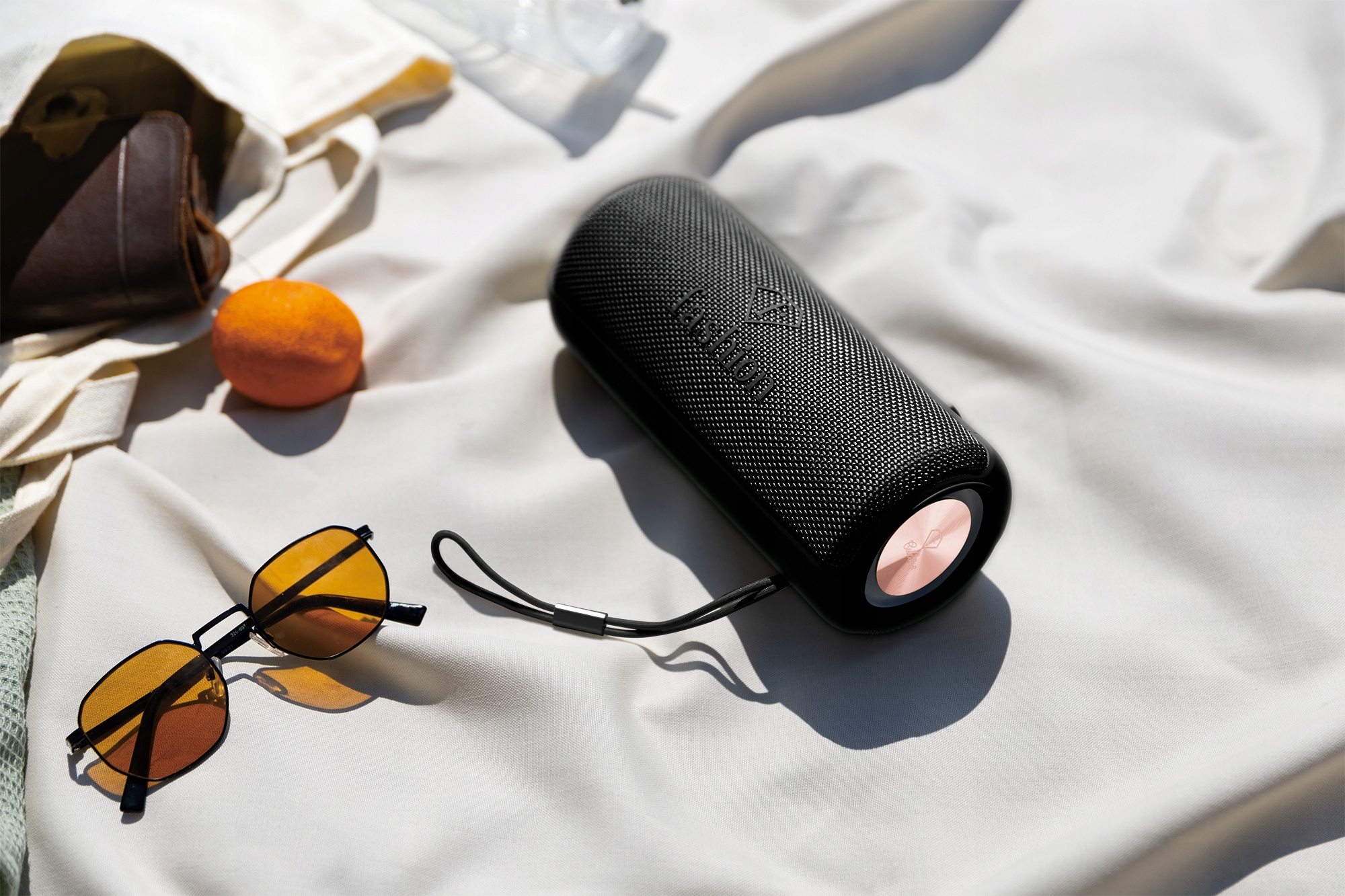 Střední přenosný Bluetooth reproduktor Fashion FTV-0117 Matte Black-Rose Gold