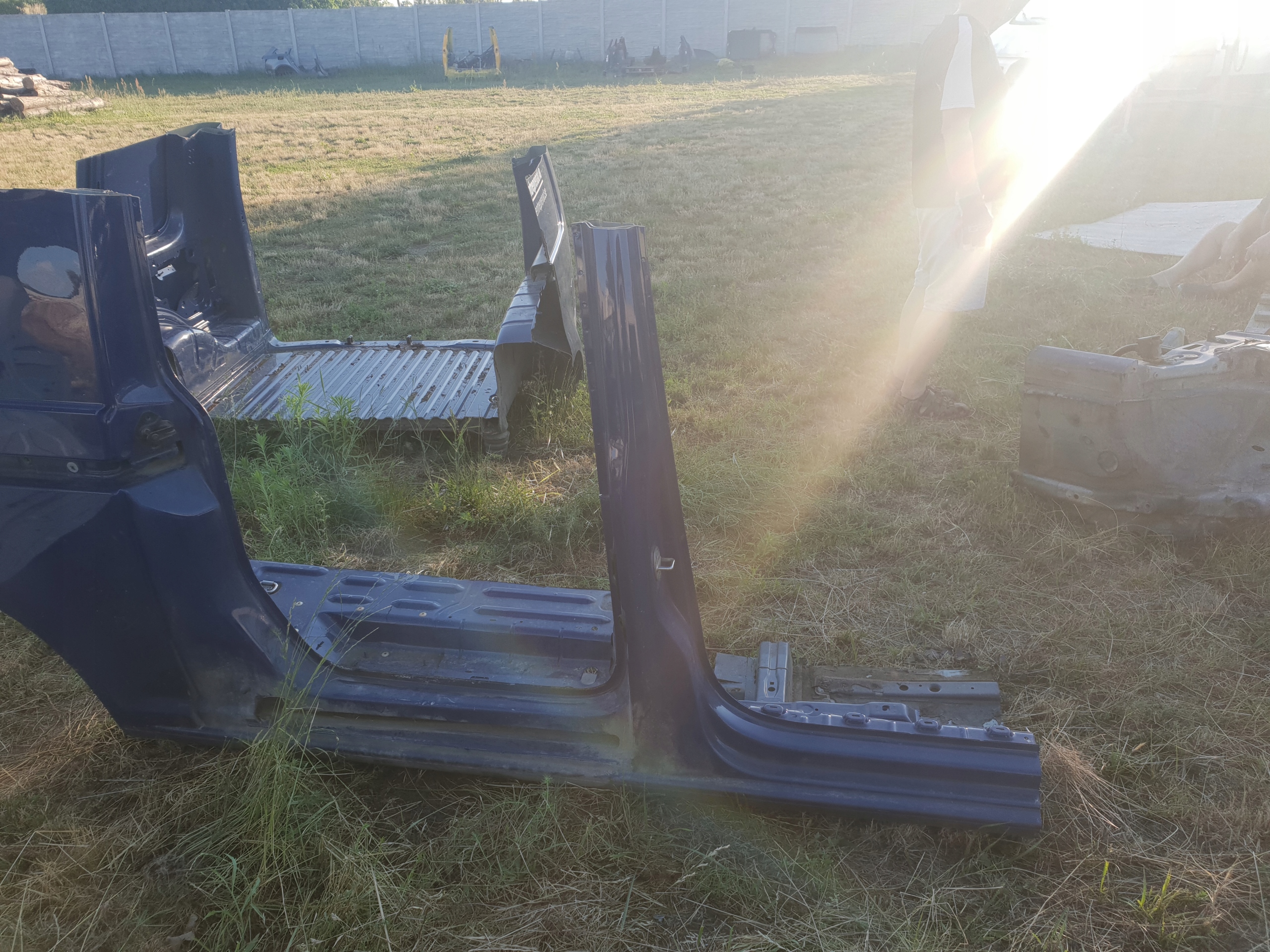 ĆWIARTKA PRÓG PRAWA CADDY MAXI 10-15