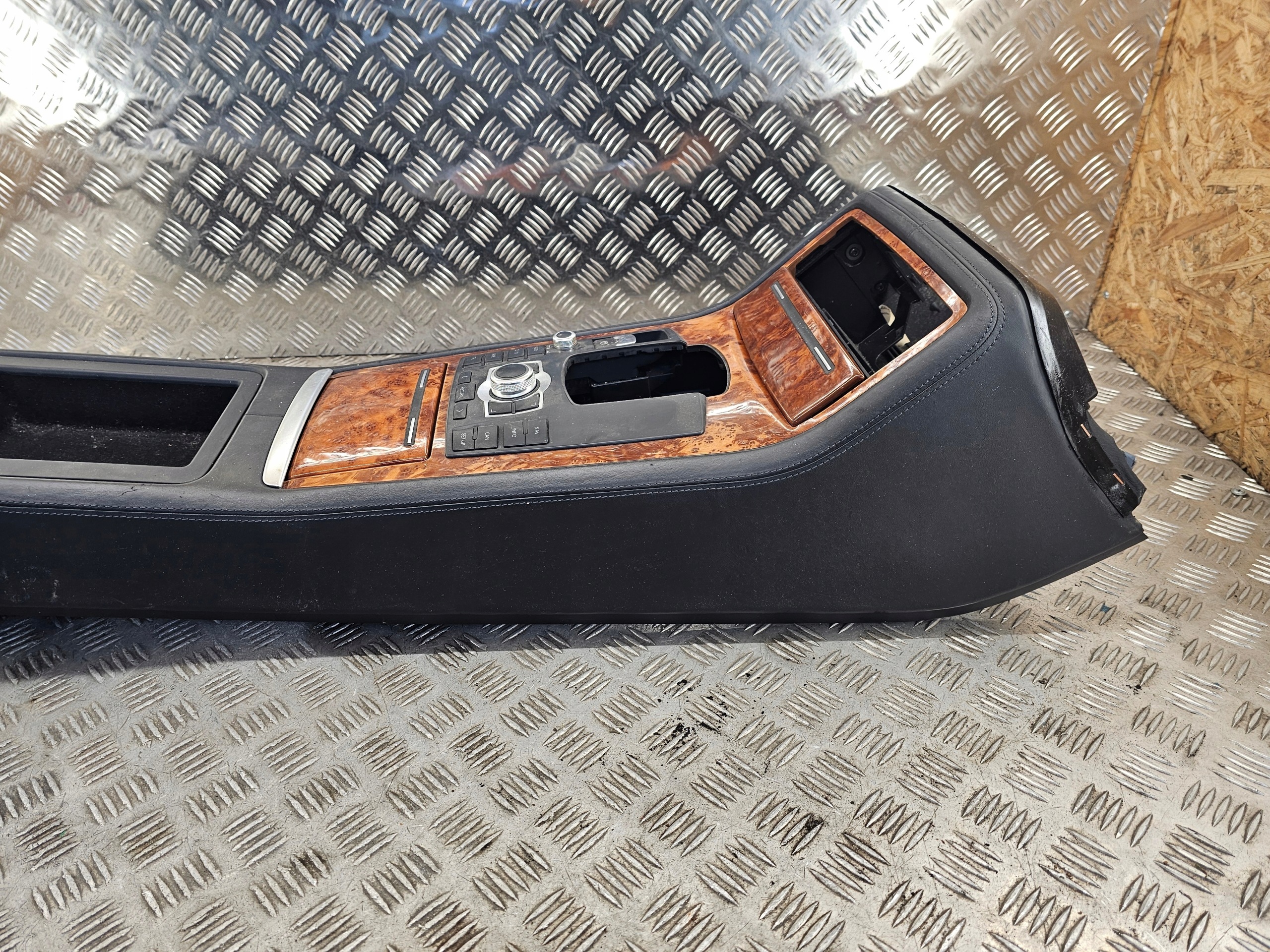 tunel srednji AUDI A8 D3 EUROPA
