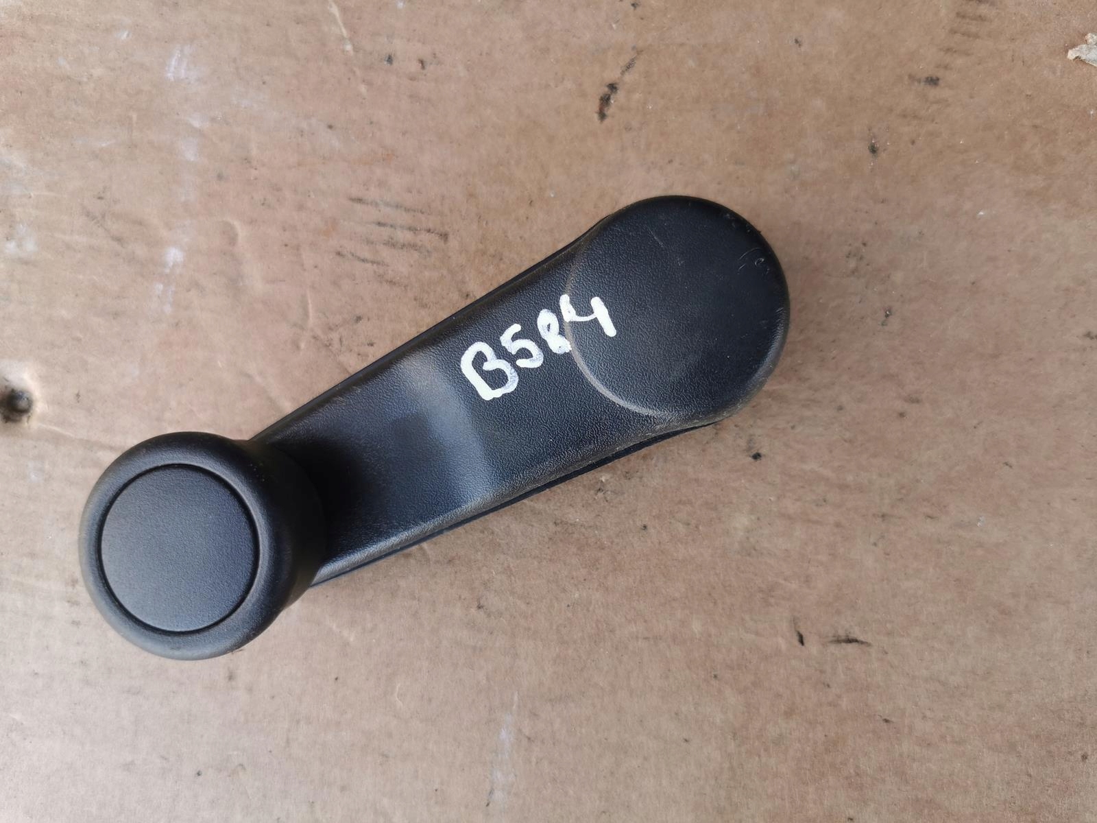 AUDI A2 A4 B6 B7 KORBKA SZYBY 8Z0837581B