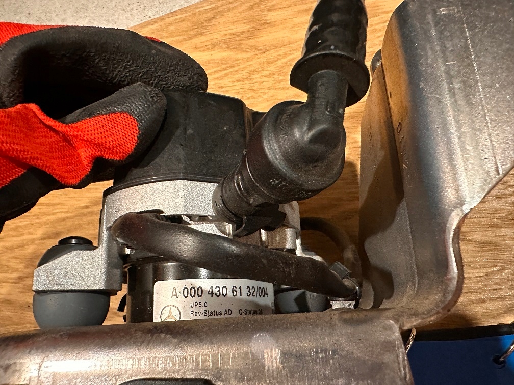 MERCEDES GLE GLC POMPA PODCIŚNIENIA A0004306132 Numer katalogowy części A0004306132