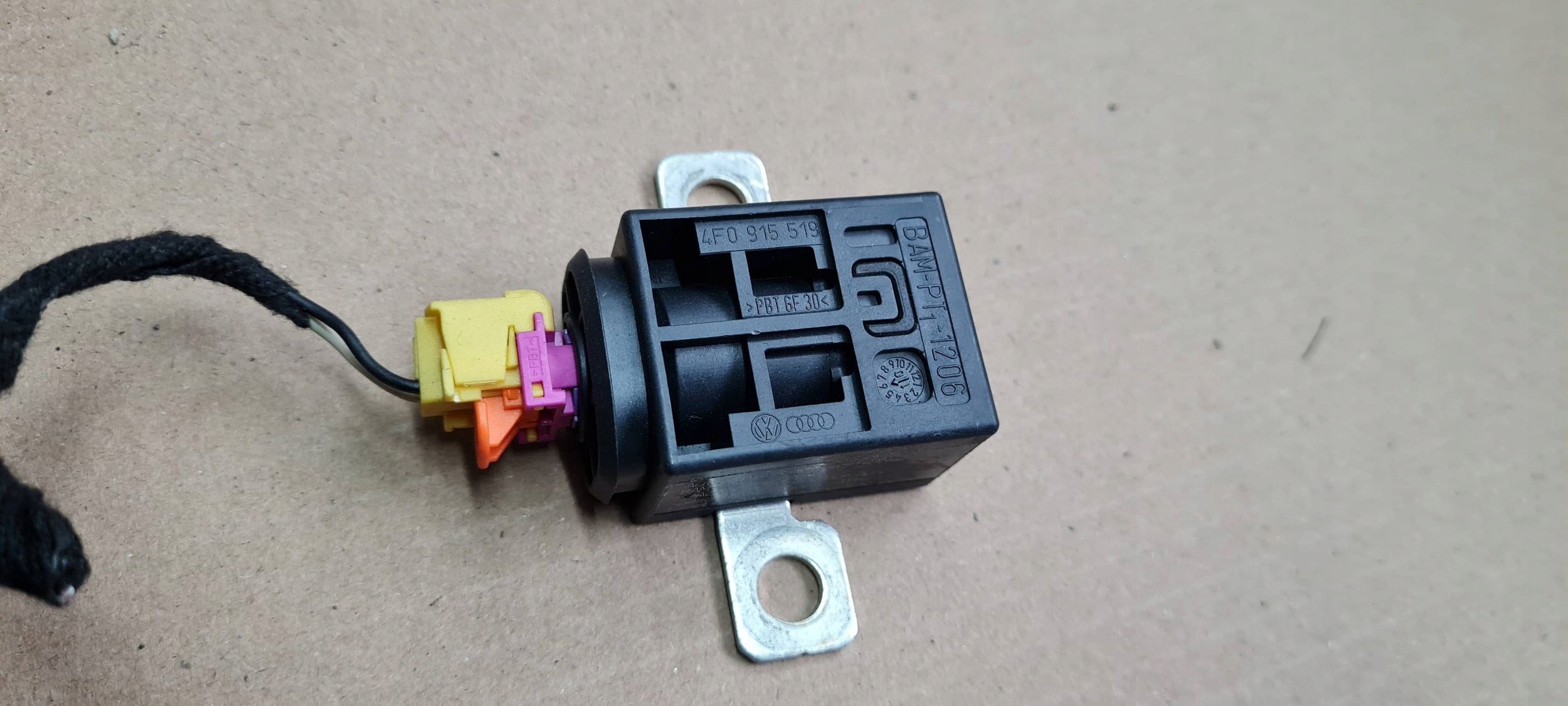 A6 C6 LIFT fuse PIROTECHNICZNY A4 B8 S4 A5 A6 C7 Q3 4F0915519