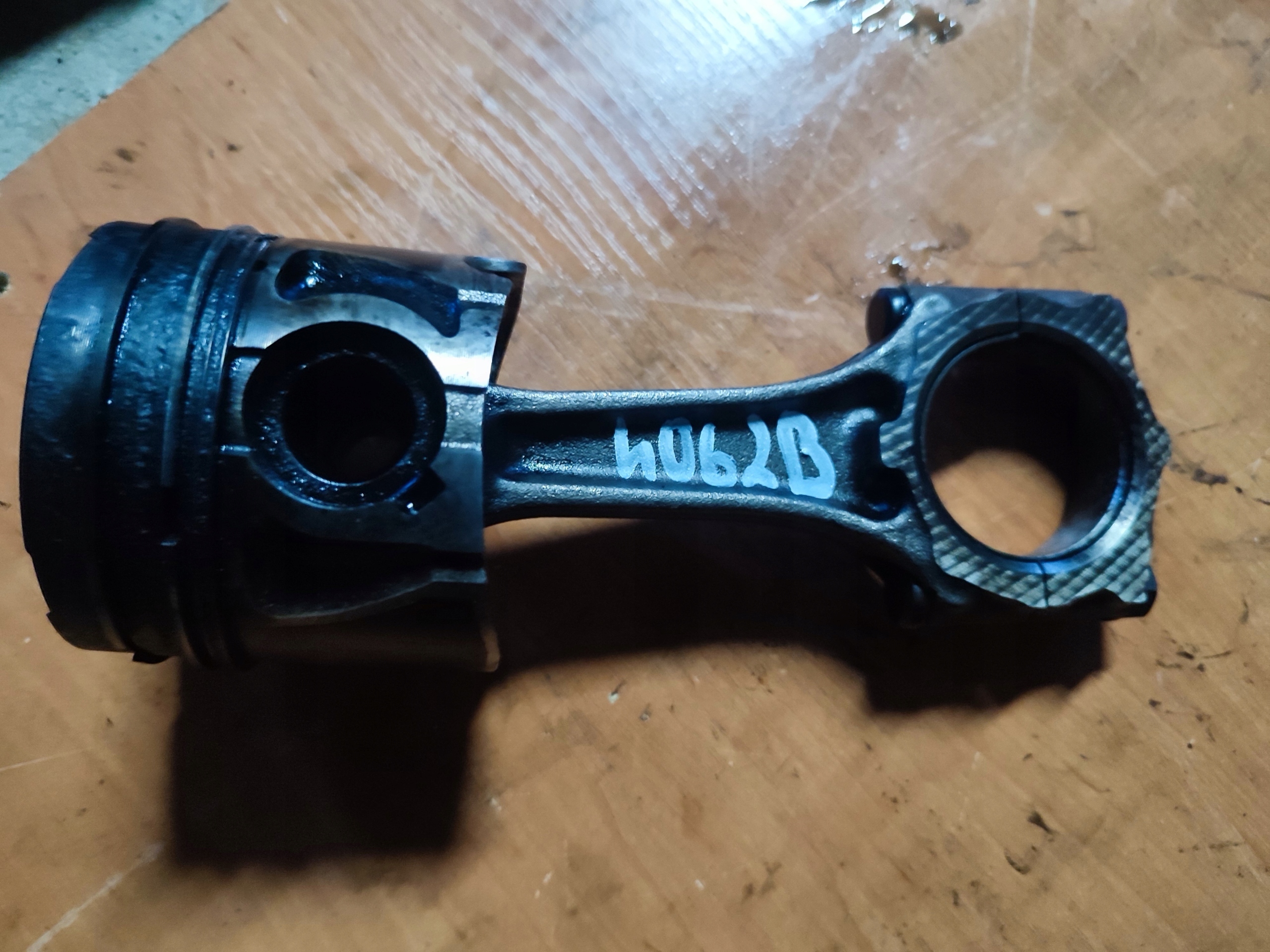 piston with connecting rod OPEL A17DTR 1.7 4062B