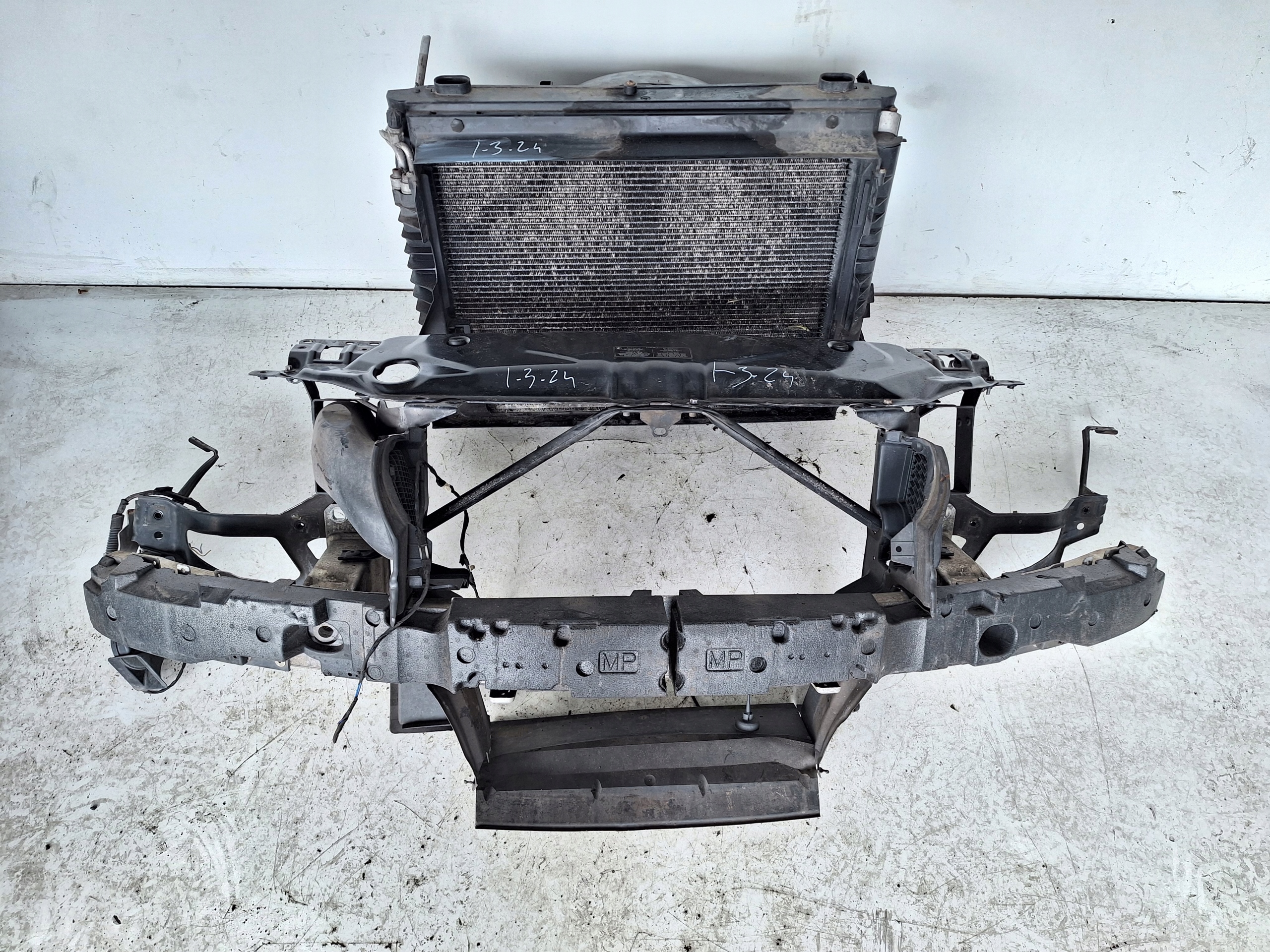 BMW 5 E60 E61 03-10 support panel for radiators 2.0D m-packet