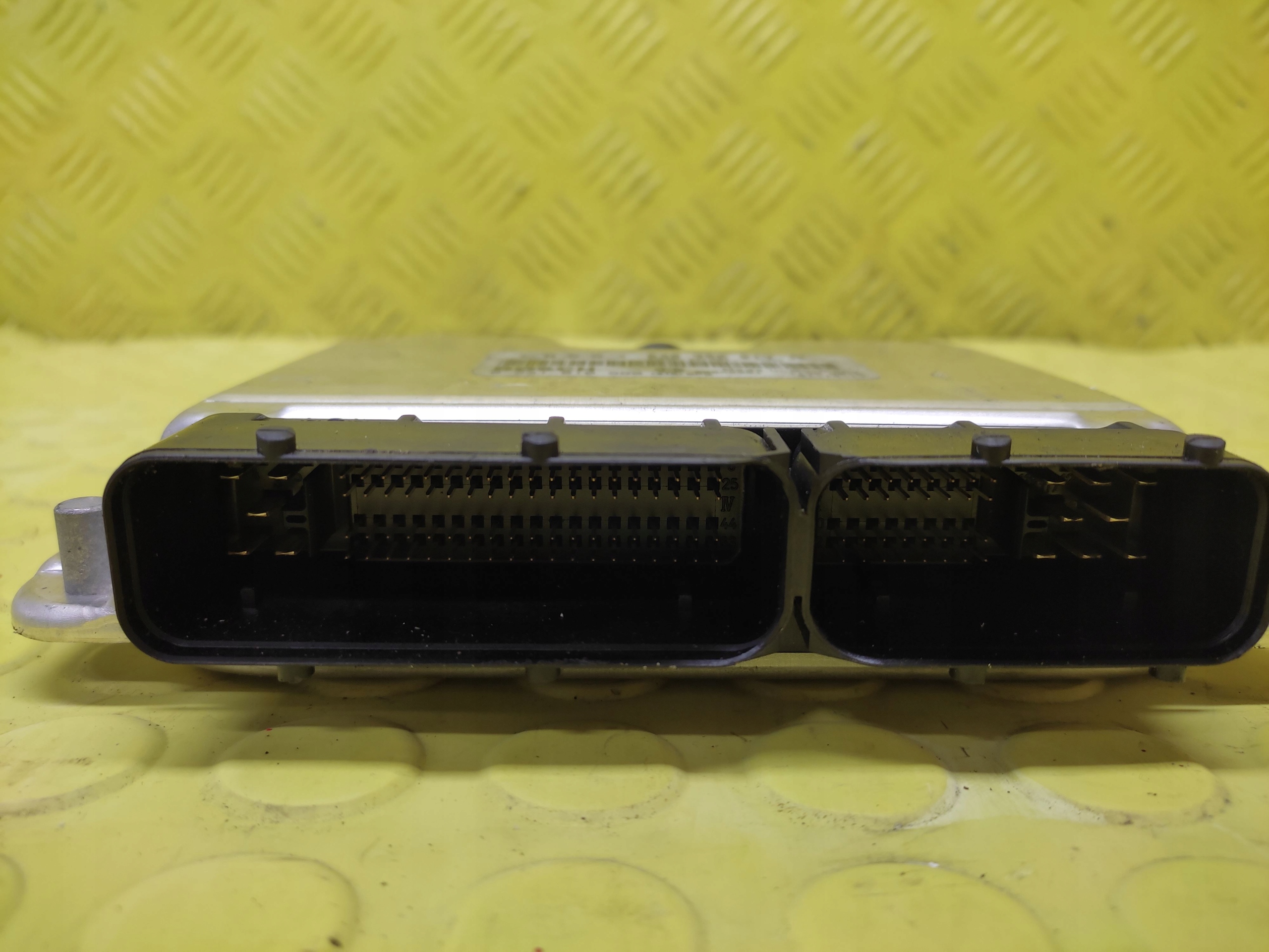 AUDI A4 B6 1.9 TDI control unit of the engine 0281010960