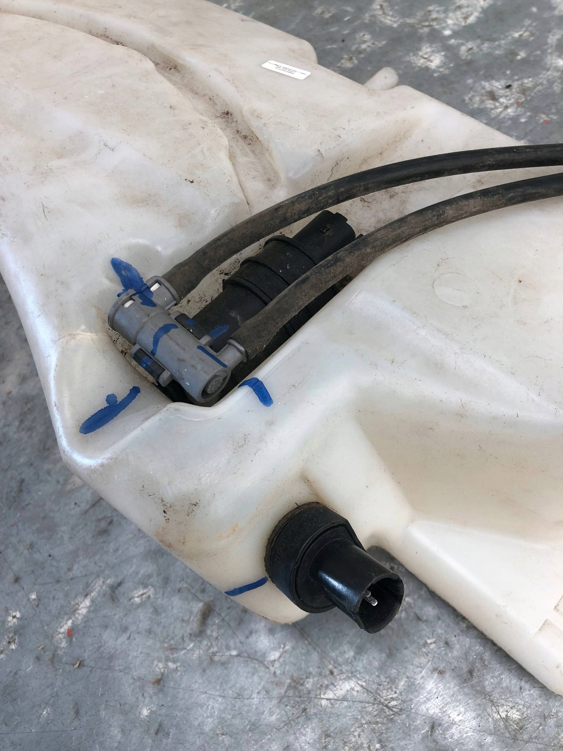 washer fluid tank RENAULT SCENIC and 7700432156