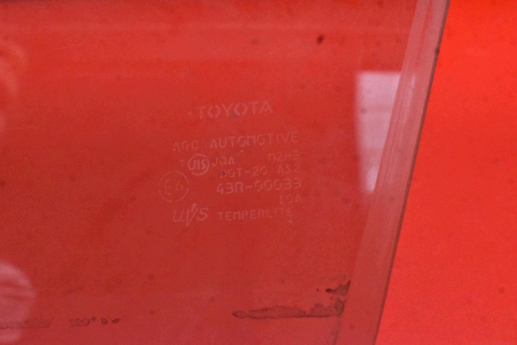 window side left front front TOYOTA PRIUS 3 III XW30 09-11