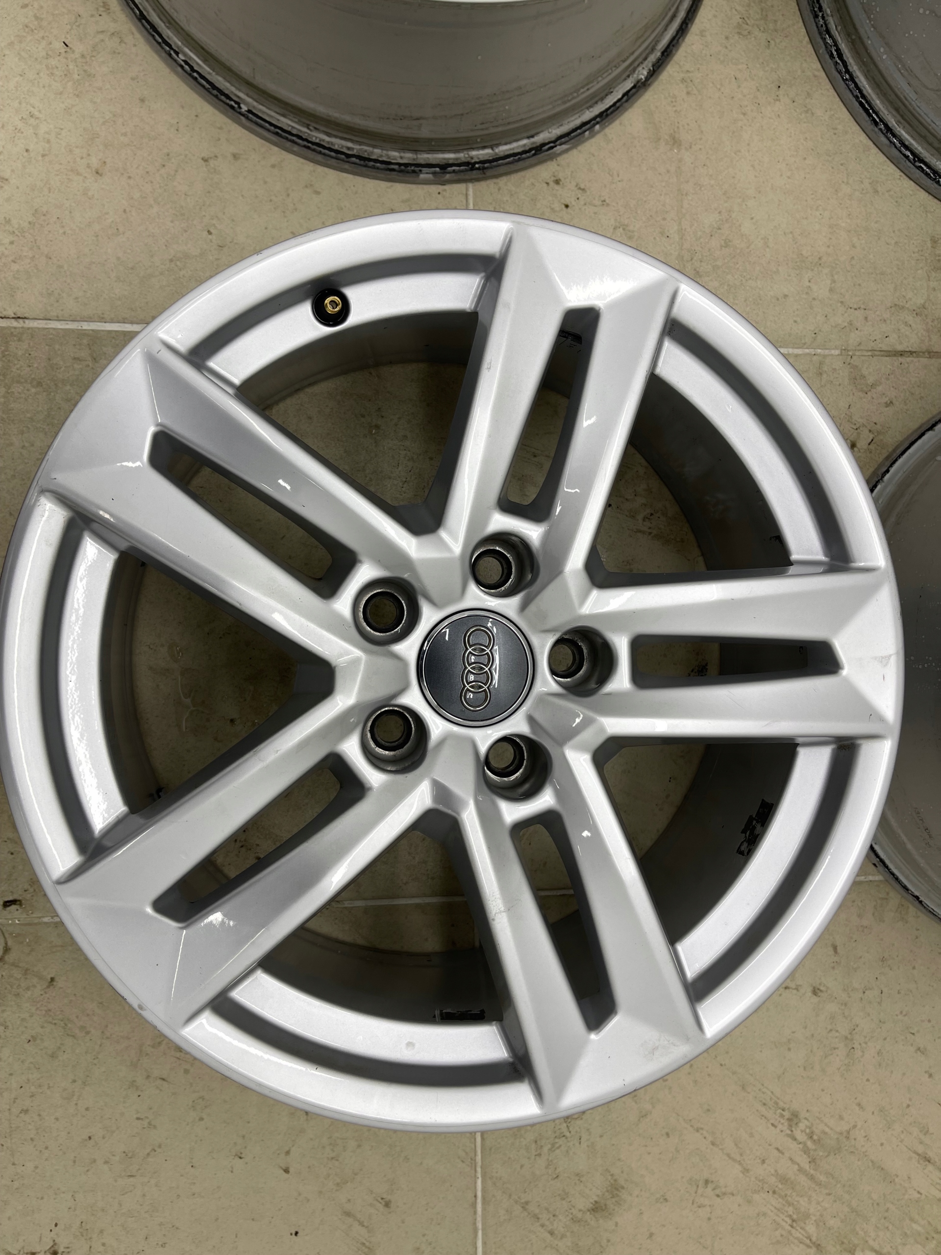 4×disc discs 17 CALI Audi OE AUDI A4 B9,Q5,A6 7.0" x 17" 5x112 ET 42