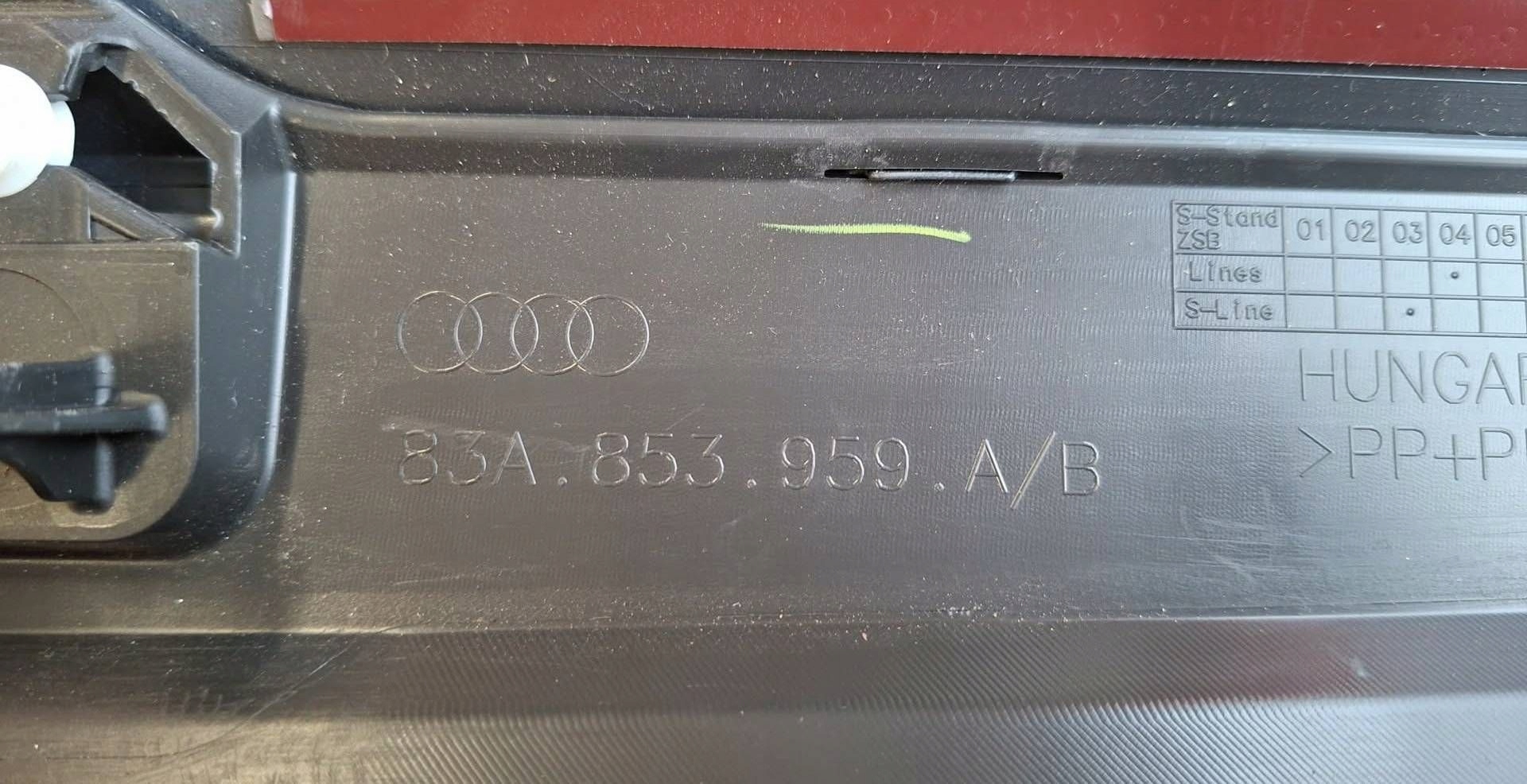 moulding door front side left Audi Q3 F3 83a853959a
