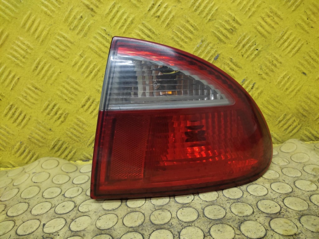 SEAT LEON and light right rear part 1M6945112
