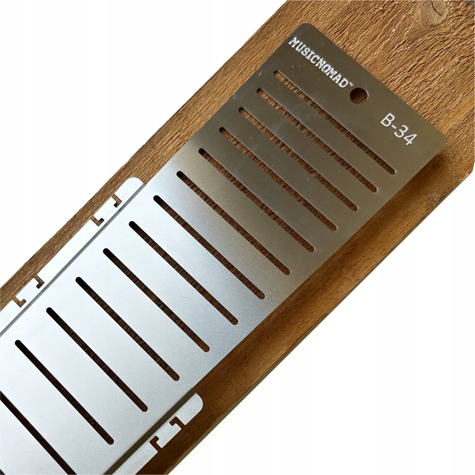 Music Nomad Fret Shield Fretboard B-34 – kryt hmatníku pro baskytaru