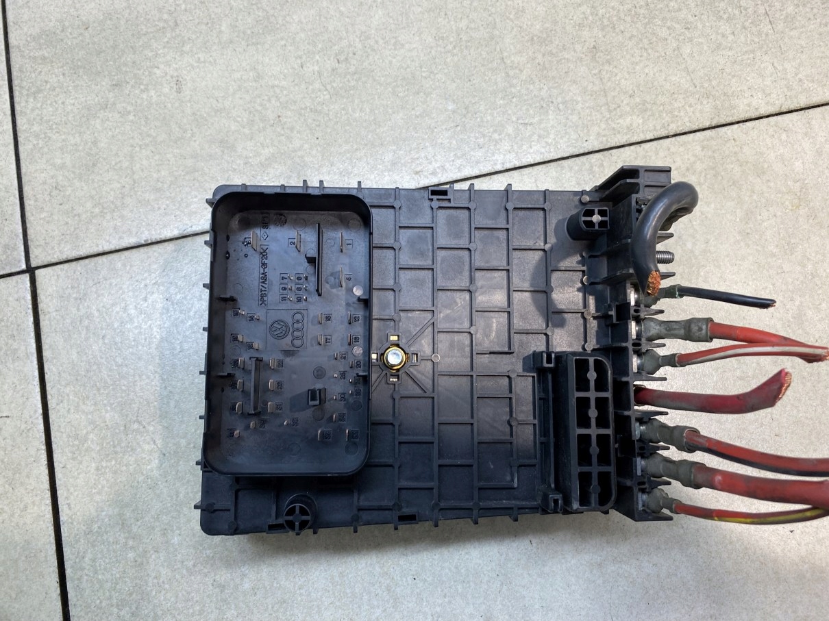 Module fusibles PASSAT B6 2.0 TDI 16V 3C0937125