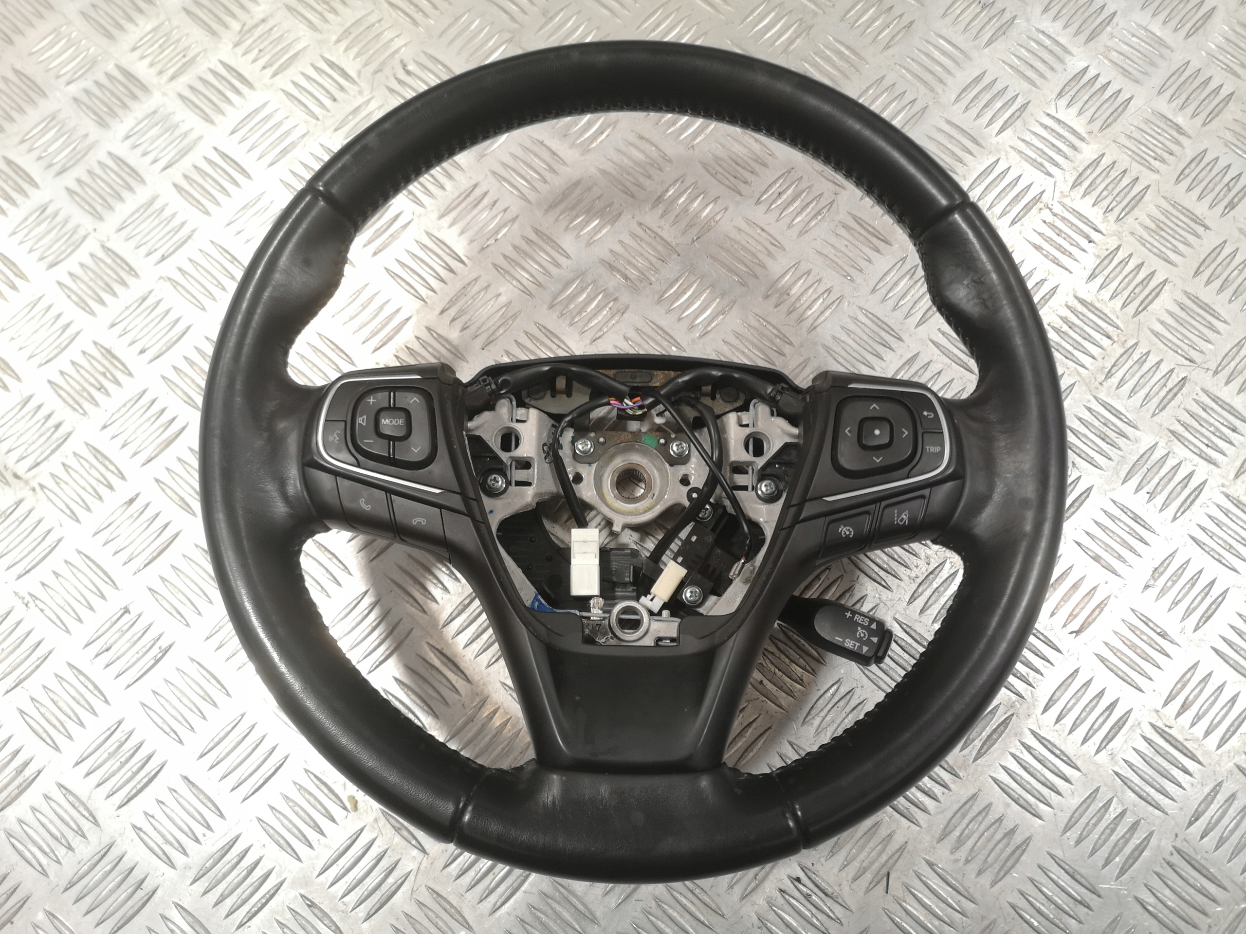 KIEROWNICA MULTIFUNKCJA TOYOTA AVENSIS T27 T29