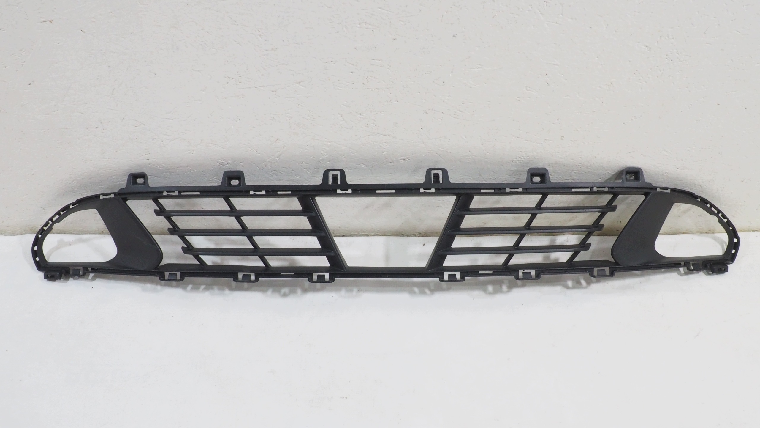 BMW 3 G20 central grid of a bumper front 7464199