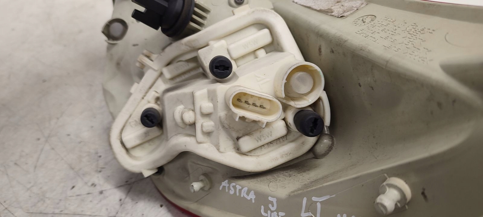 light rear part rear left w fender Opel Astra J LIFT 1,6