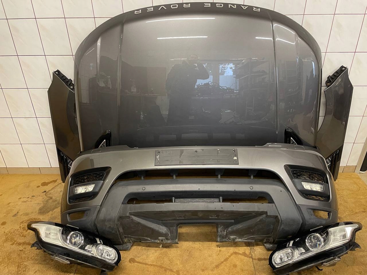 PRZÓD MASKA ZDERZAK LAMPY 14PIN BELKA CHŁODICY OKULARY PAS RR SPORT L494 Producent części Land Rover OE