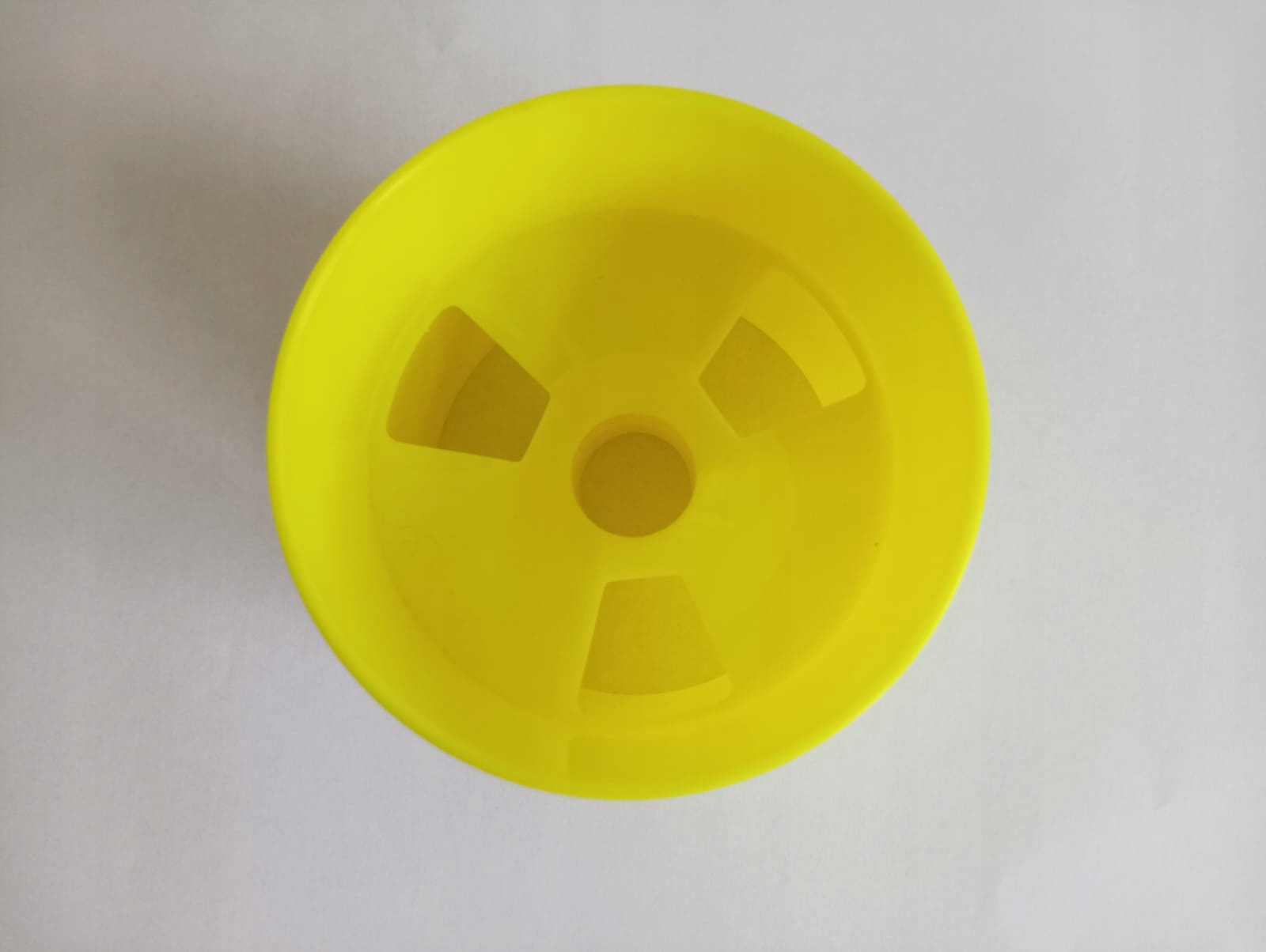 Dołek golfowy minigolfowy 10cm plastikowy fluorescencyjny żółty