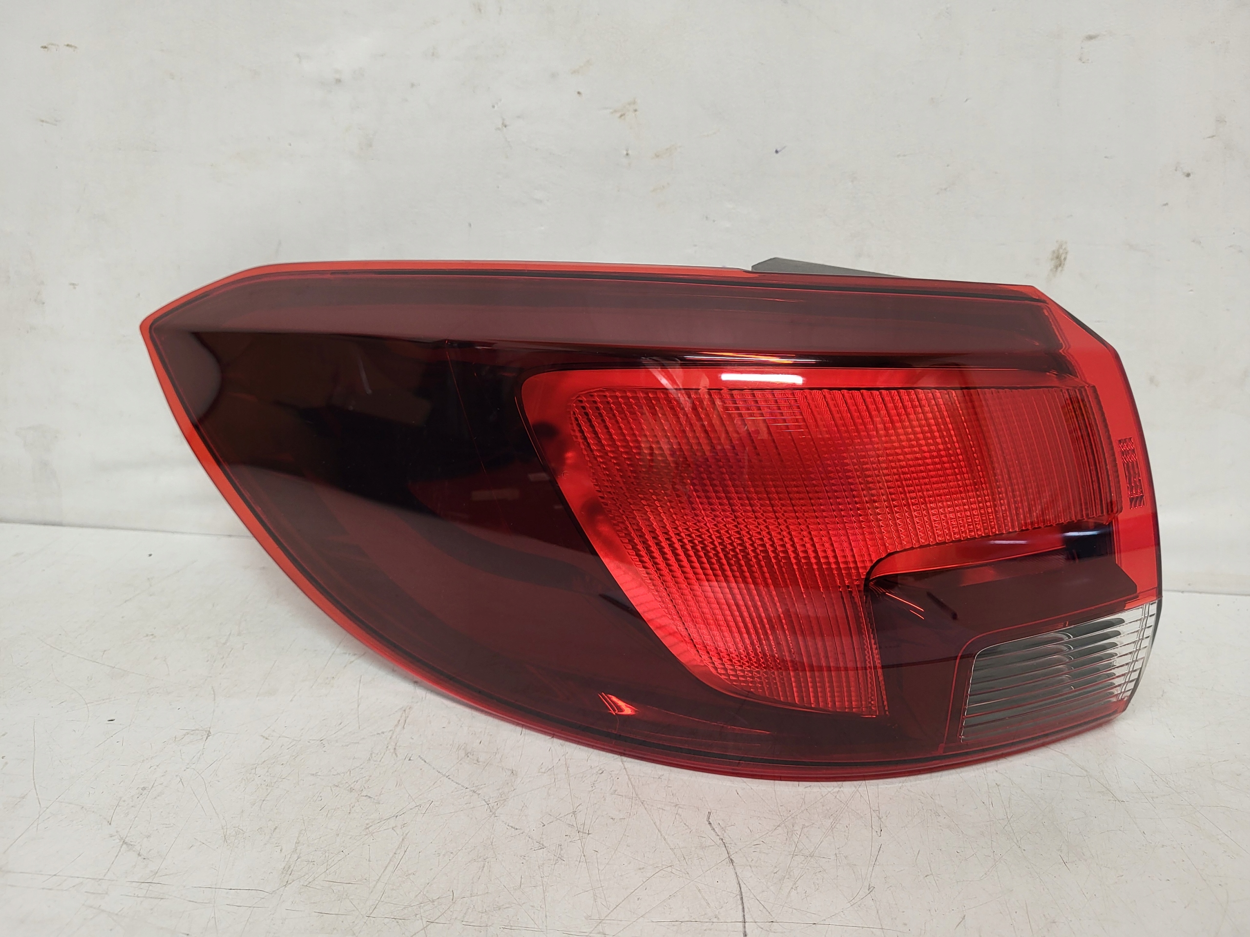 LAMPA TYŁ LEWA OPEL ASTRA K V KOMBI 39077374