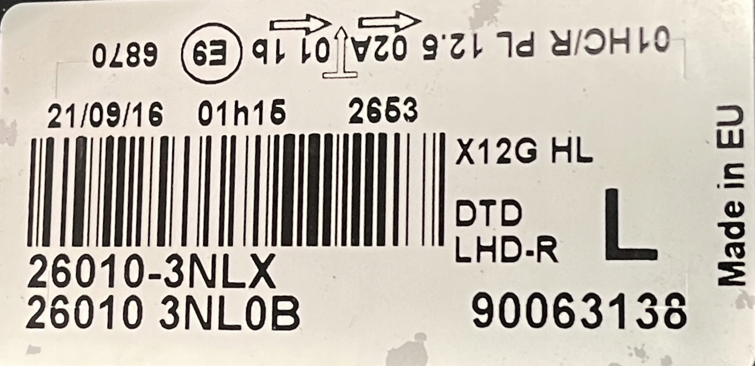 NISSAN LEAF and light right front REFLEKTOR 26010-3NLX