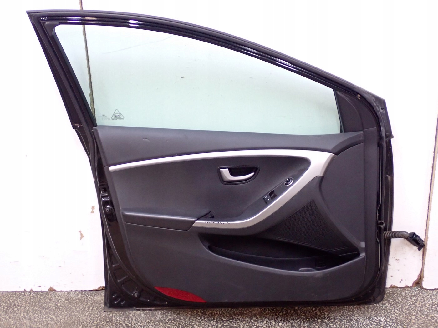 DRZWI LEWY PRZÓD KOMPLETNE EUROPA ORYGINAŁ HYUNDAI I30 II HTB 14R Strona zabudowy przód - lewa